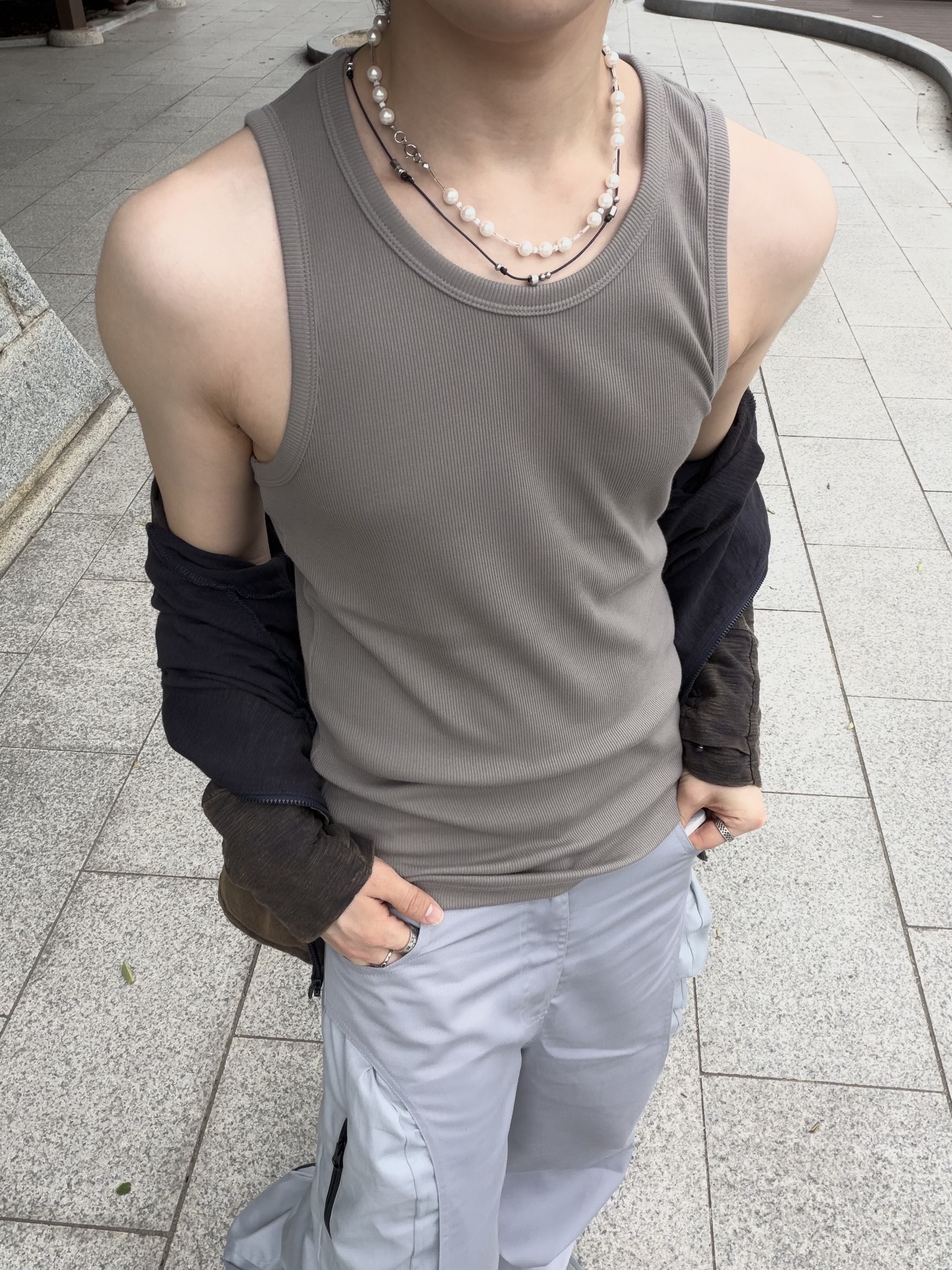 Nike Zoom Vomero Roam Metallic Pewter Cool Grey, TOWTOW.ARCHIVE Checker Board Ring Silver 착용 스타일 - 2