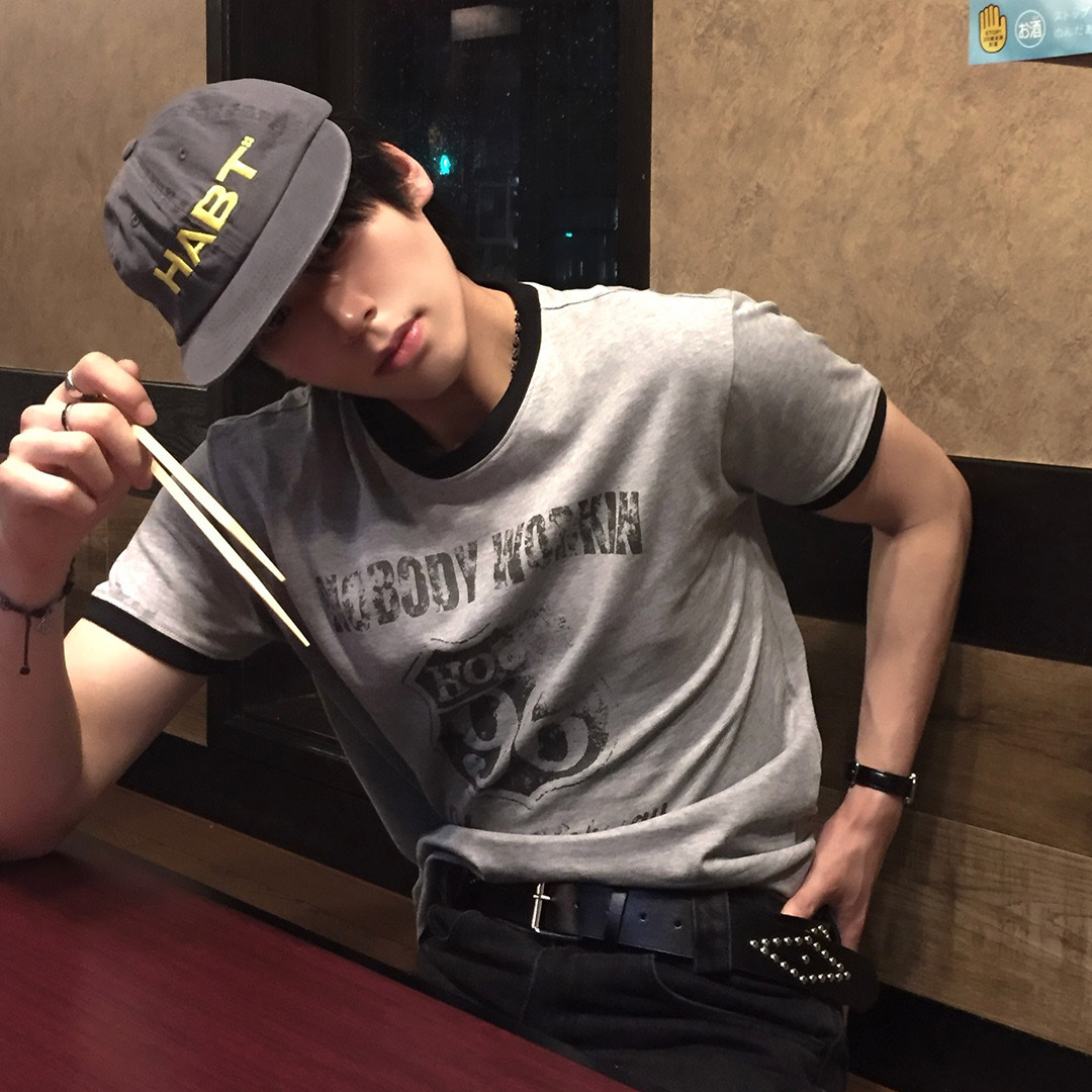 Thevinylhouse Nobody Work Ringer Tee Grey 착용 스타일
