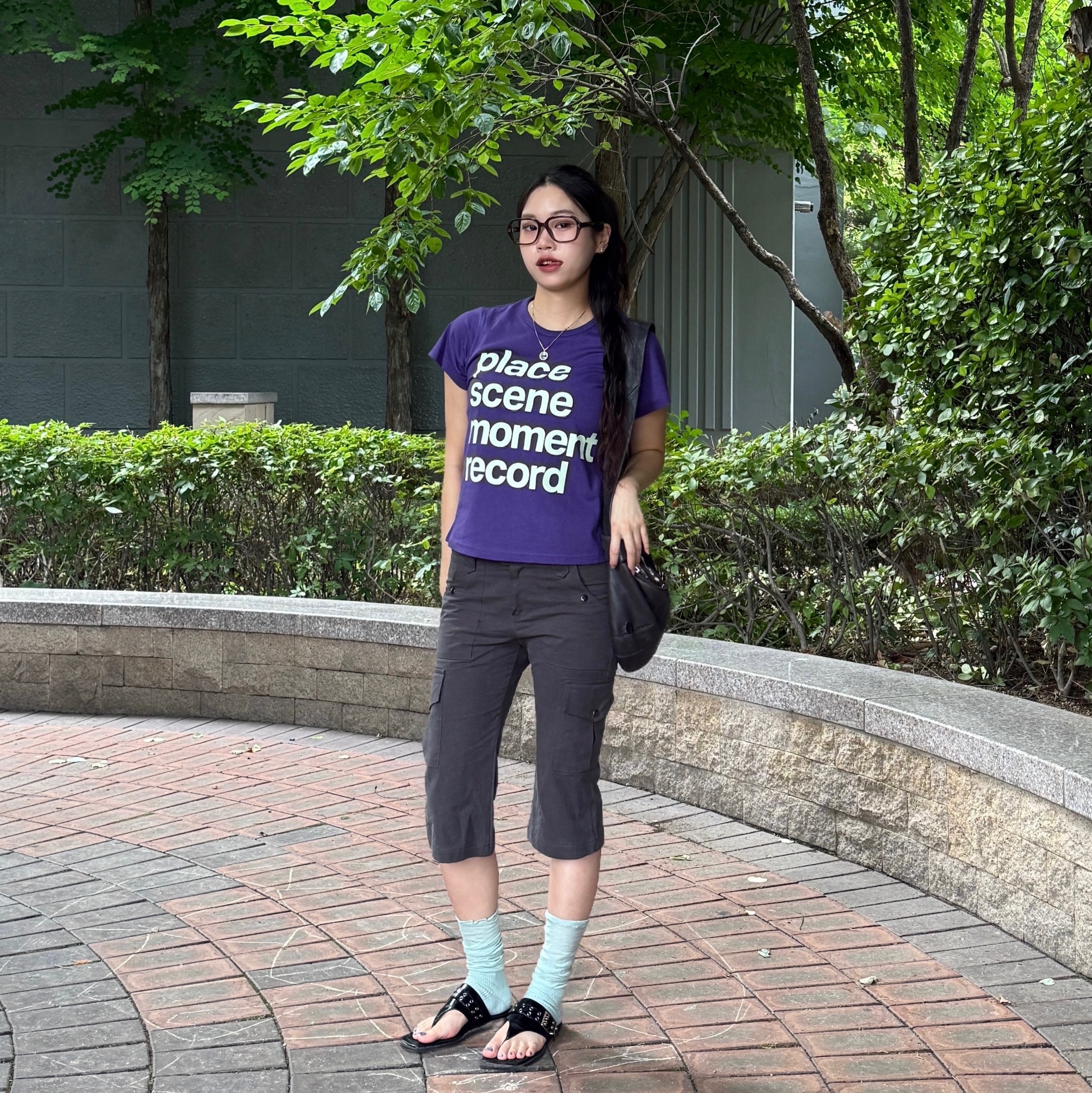 SLOW RECORD HOUSE Archive Typo T-Shirt Purple 착용 스타일 - 3