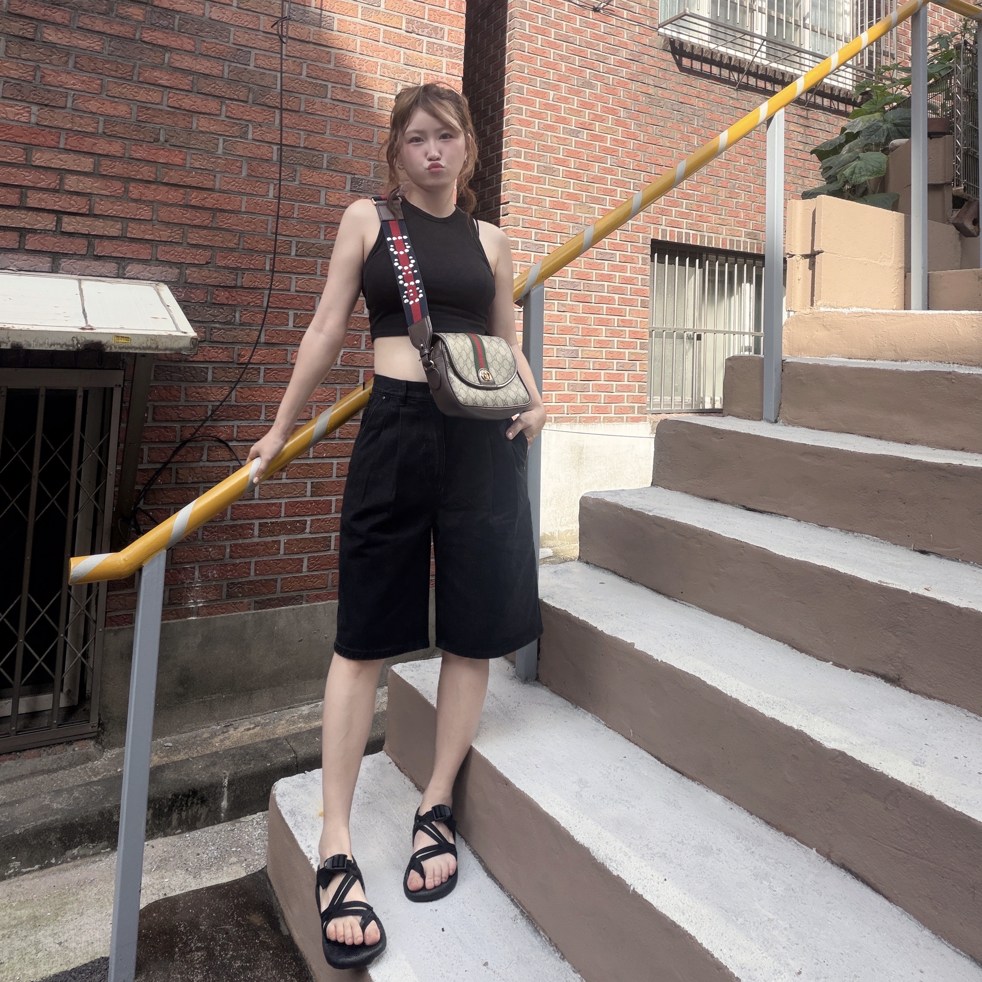 Gucci Ophidia GG Mini Shoulder Bag Beige Ebony 착용 스타일 - 3
