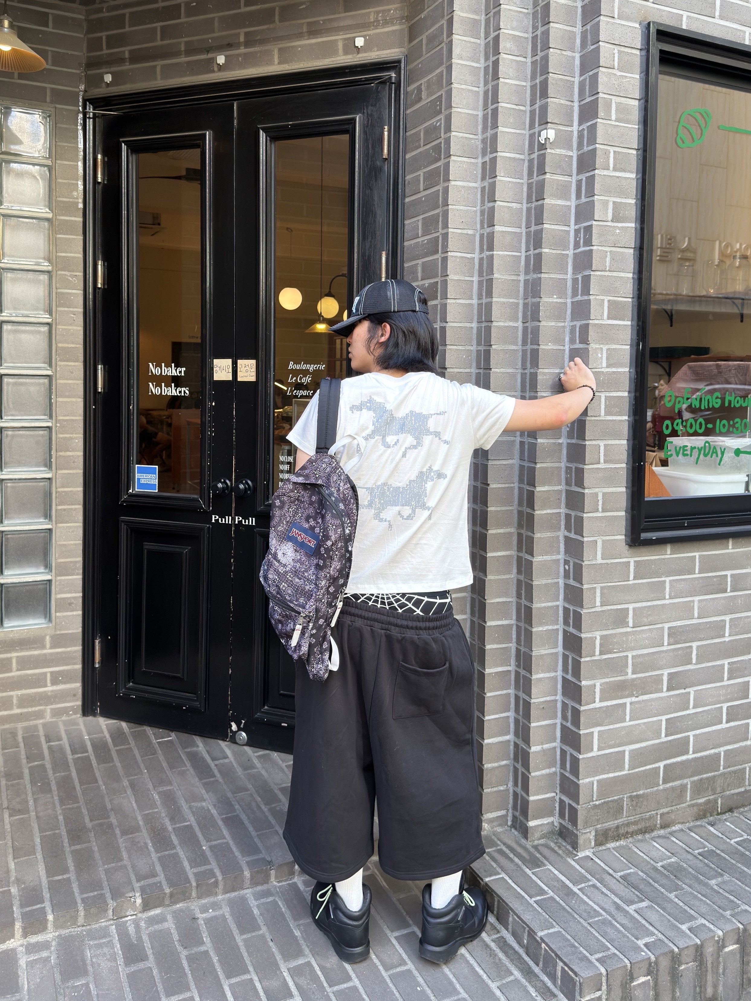 Stussy Mid-Depth Burly Threads Trucker Black 착용 스타일 - 4