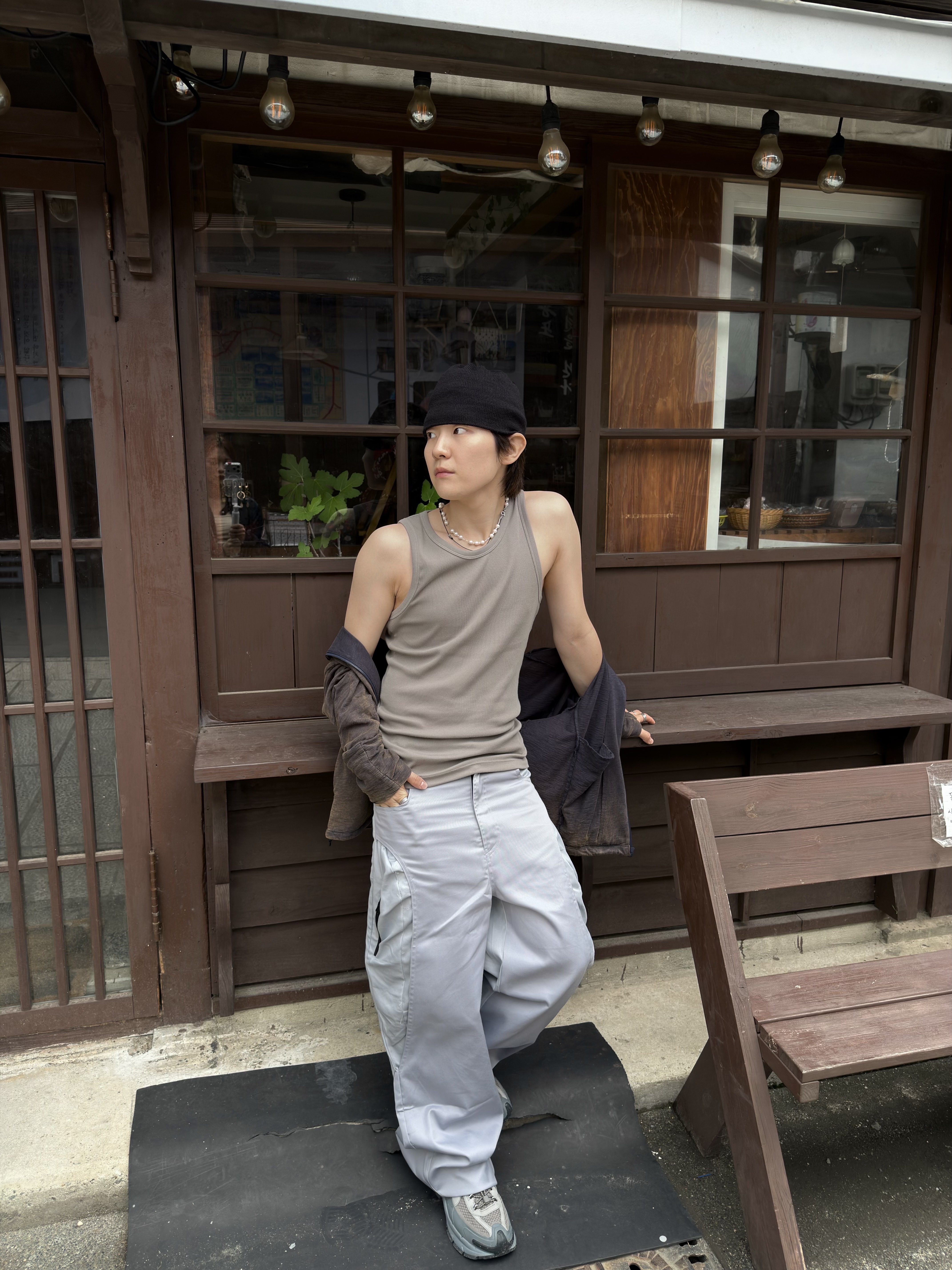 Nike Zoom Vomero Roam Metallic Pewter Cool Grey, TOWTOW.ARCHIVE Checker Board Ring Silver 착용 스타일 - 1