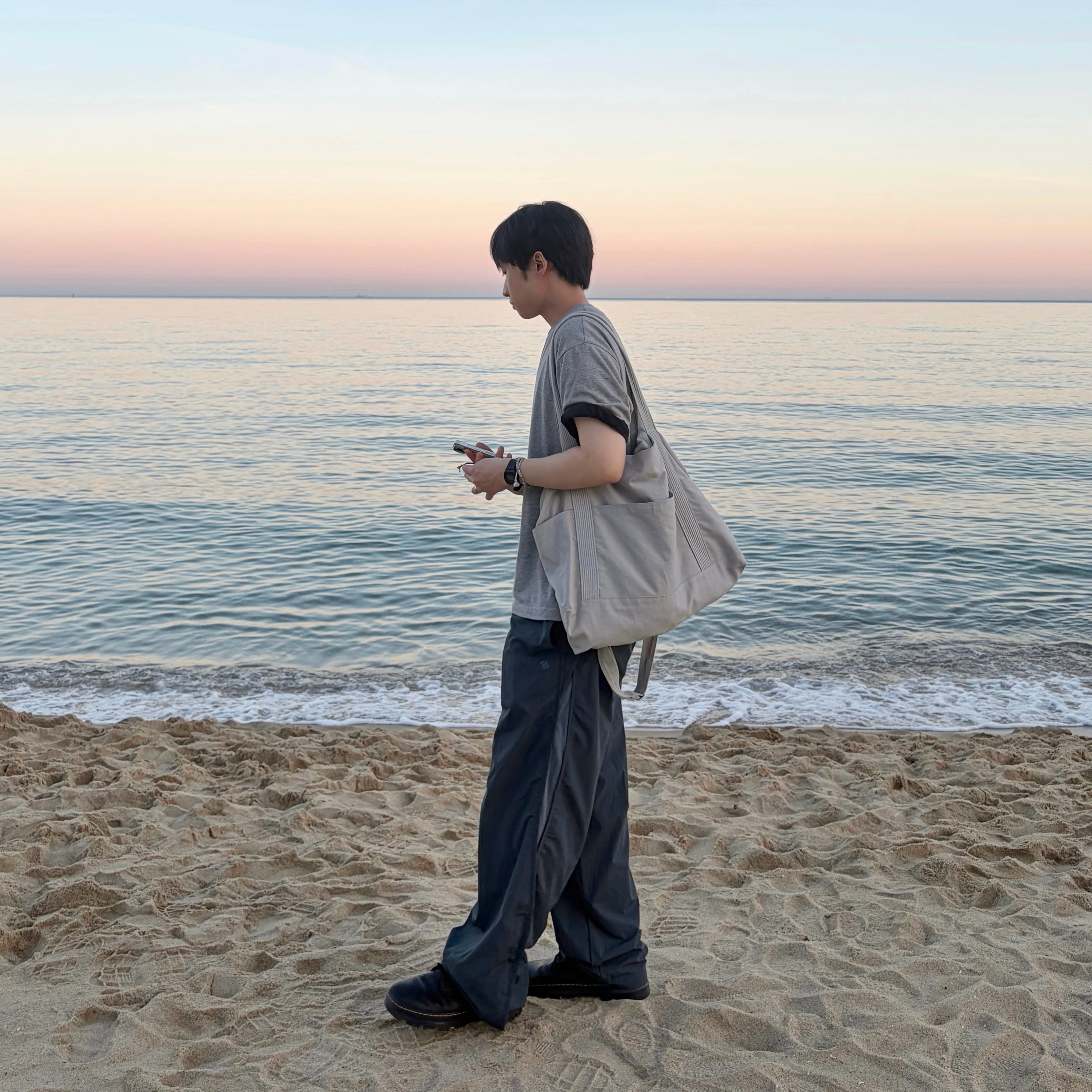 Sansan Gear Side Flap Track Pants Blue Charcoal 착용 스타일