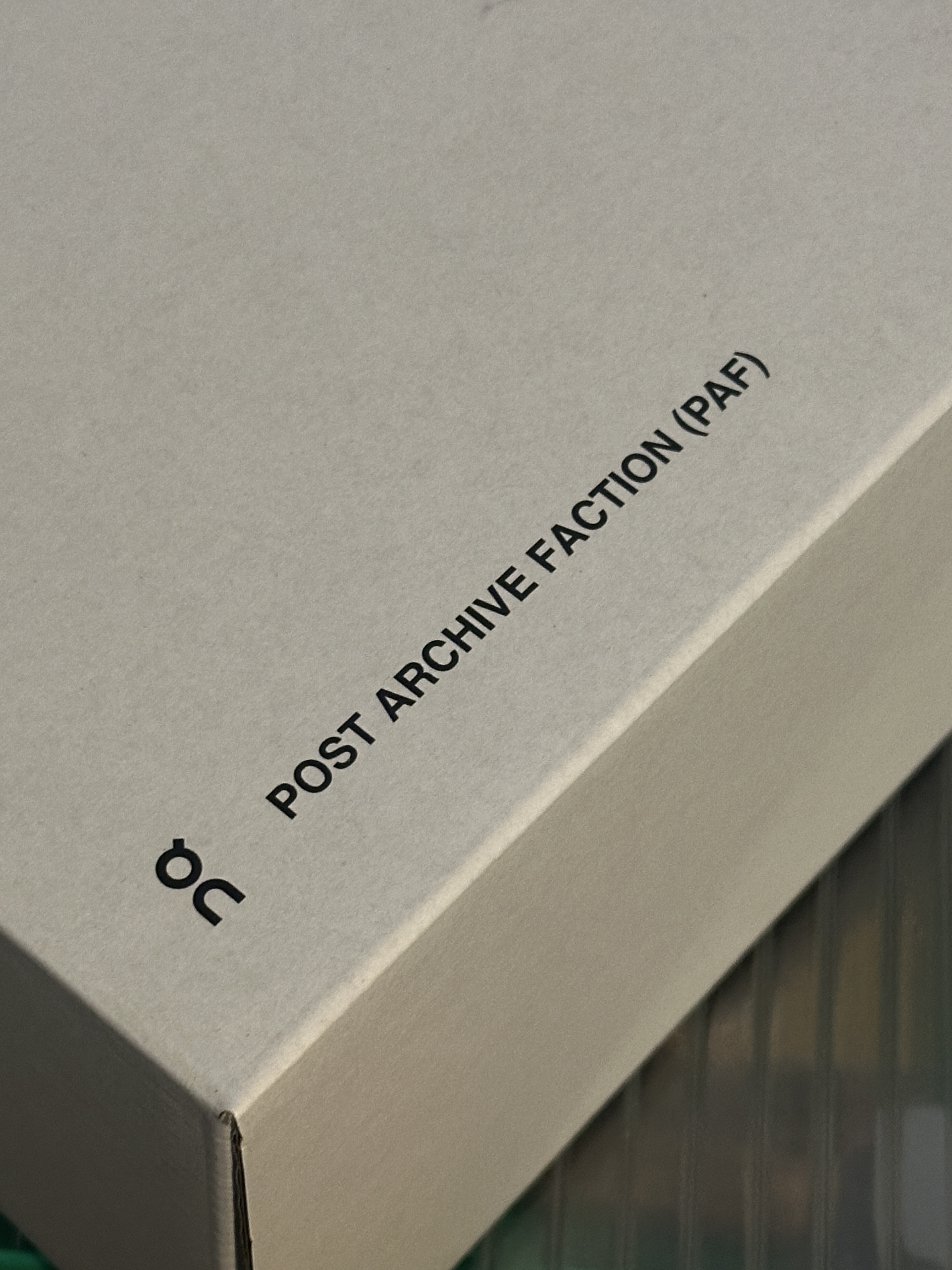 On Running x Post Archive Faction (Paf) Cloudboom Volt Ember Pebble 착용 스타일 - 3