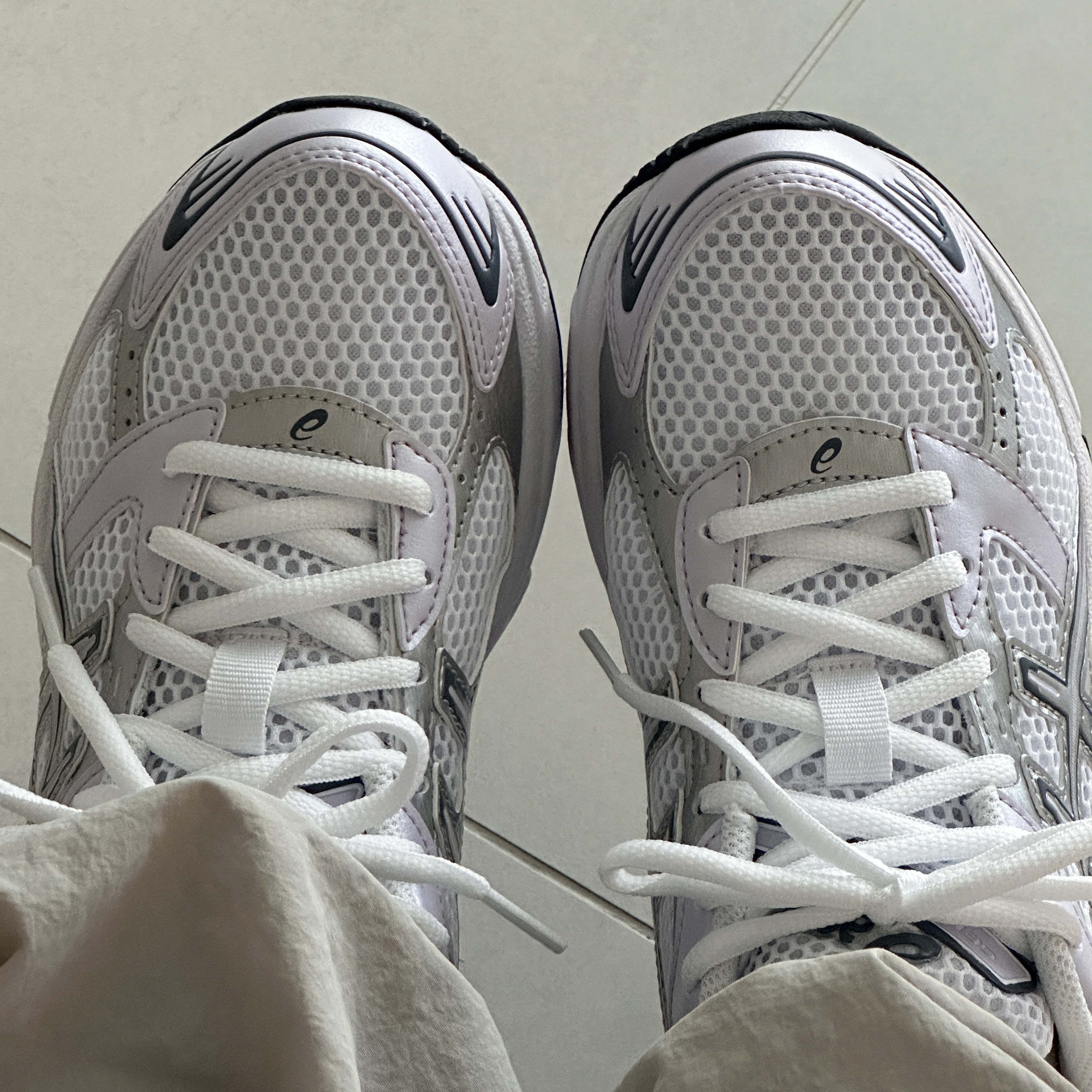 (W) Asics Gel-1130 White Faded Ash Rock 착용 스타일