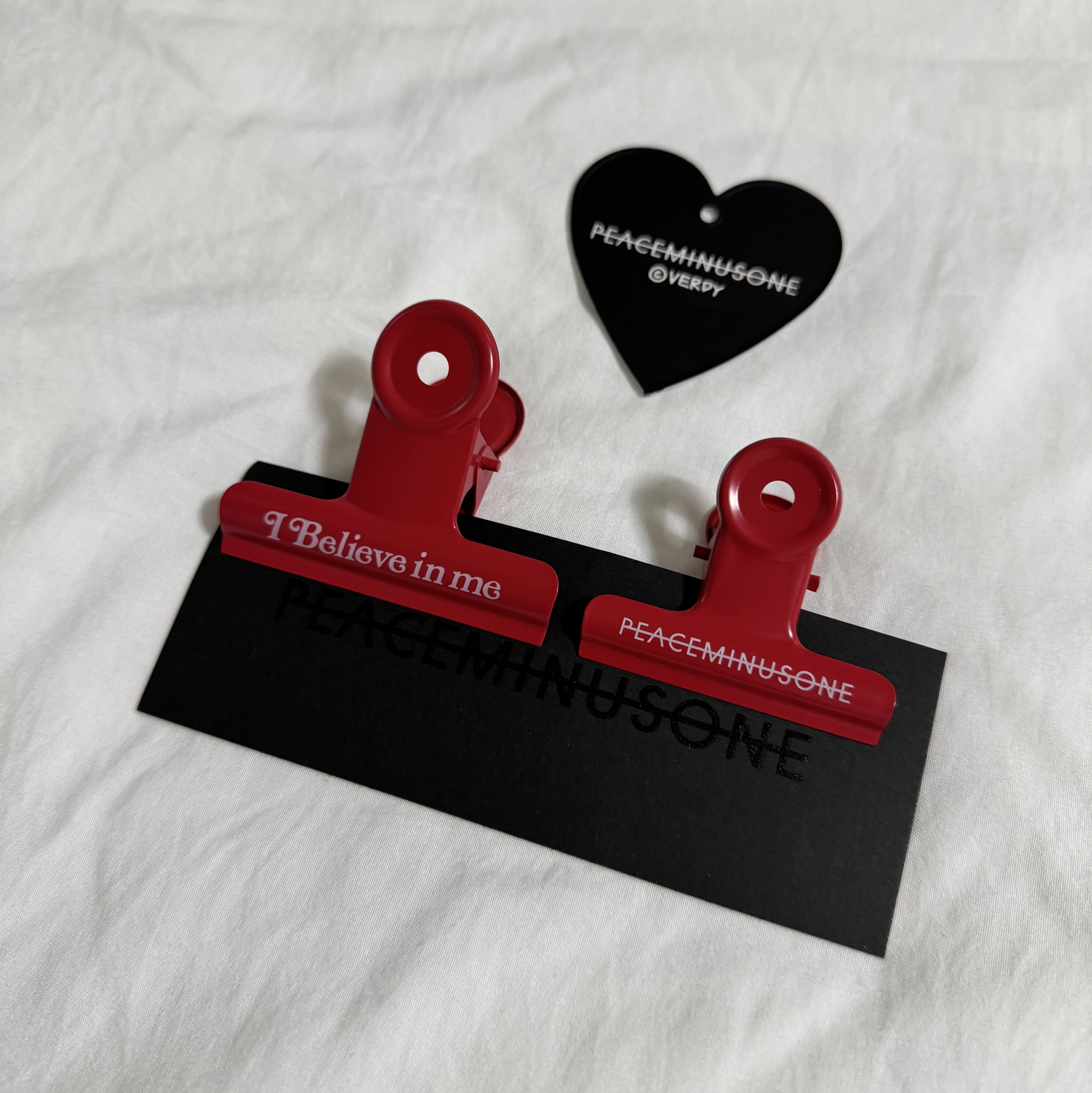 Peaceminusone x Verdy Bulldog Clip Red (Set of 2) 착용 스타일 - 1