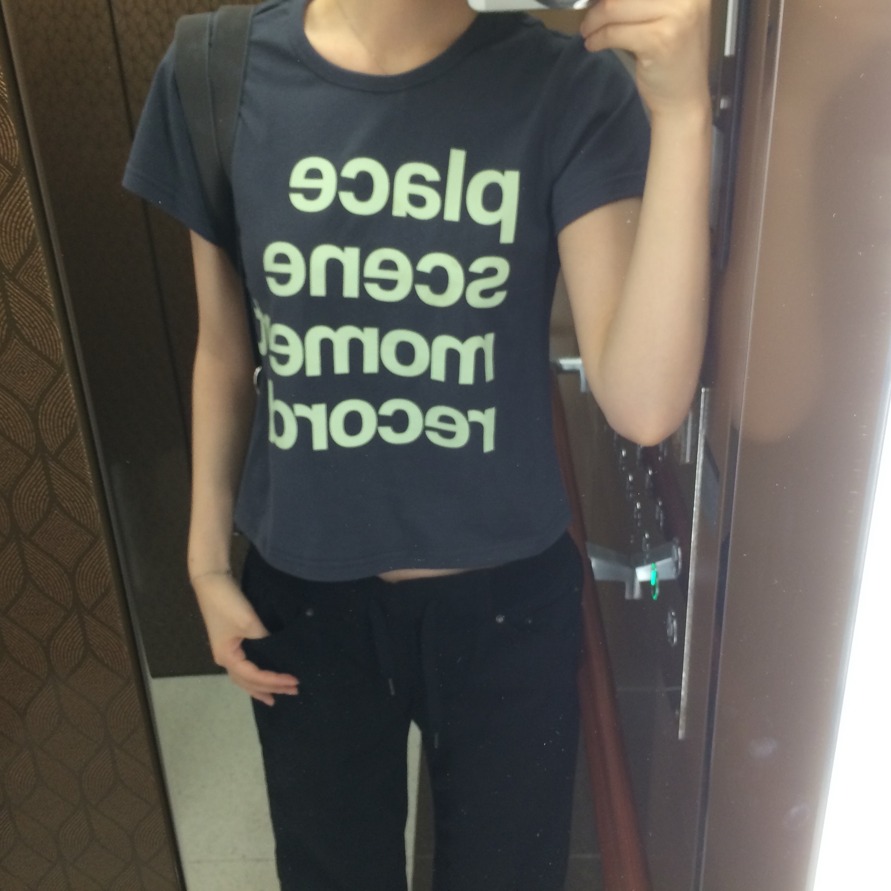 SLOW RECORD HOUSE Archive Typo T-Shirt Charcoal 착용 스타일 - 2