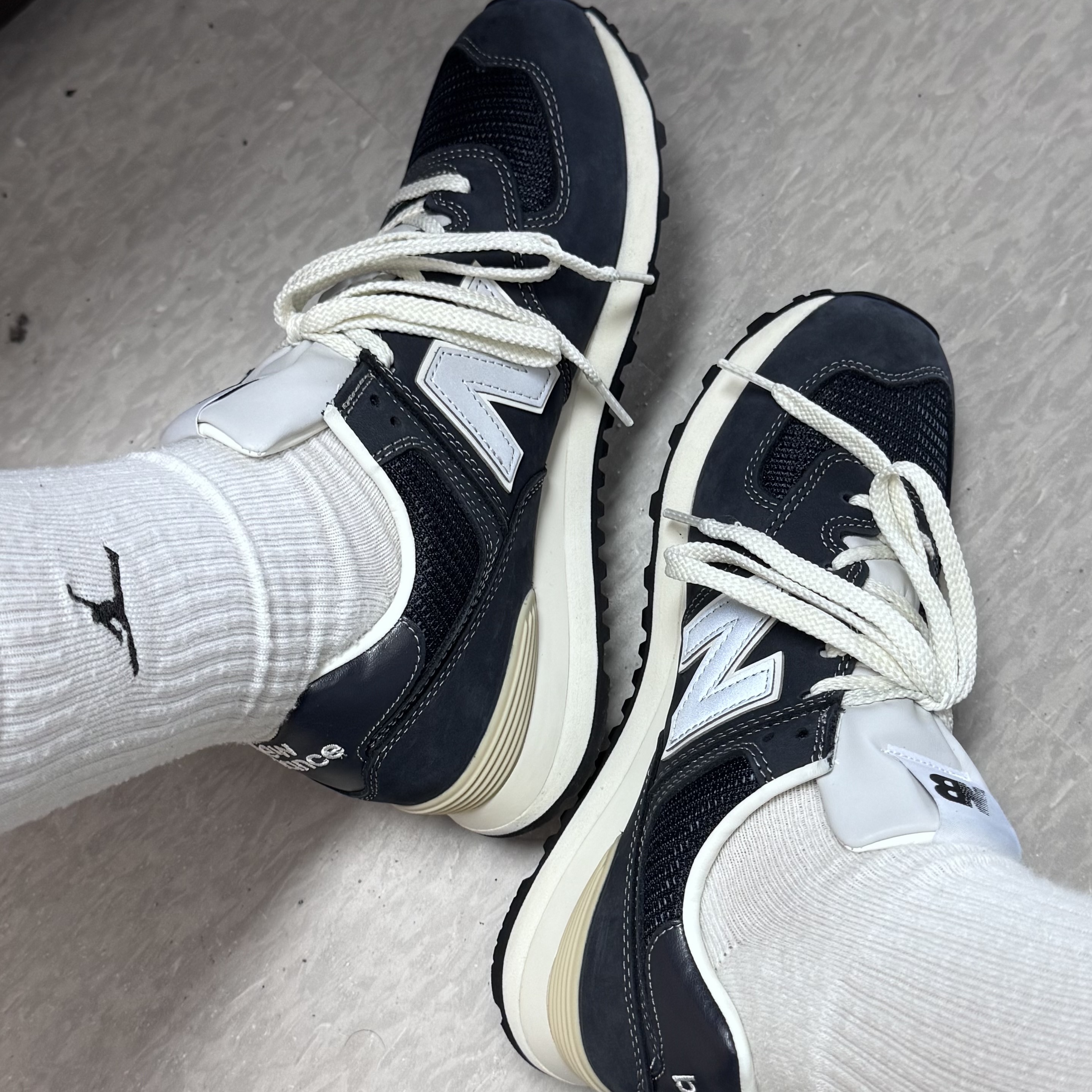 New Balance x Pottery 574 Premium Hard Navy 착용 스타일