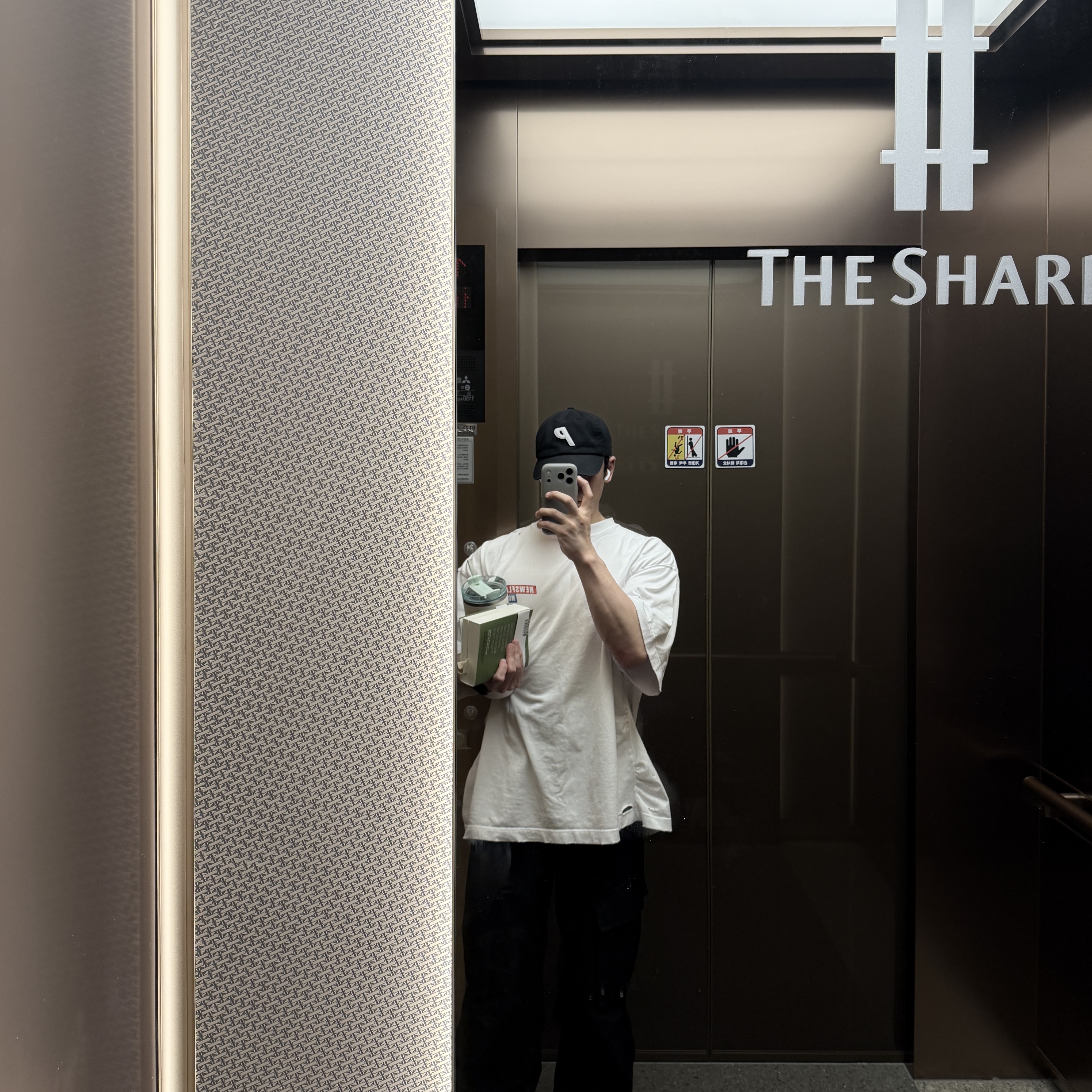 Nonnod Puckering News Flash T-Shirt Washed White, Palace P 6-Panel Black 착용 스타일