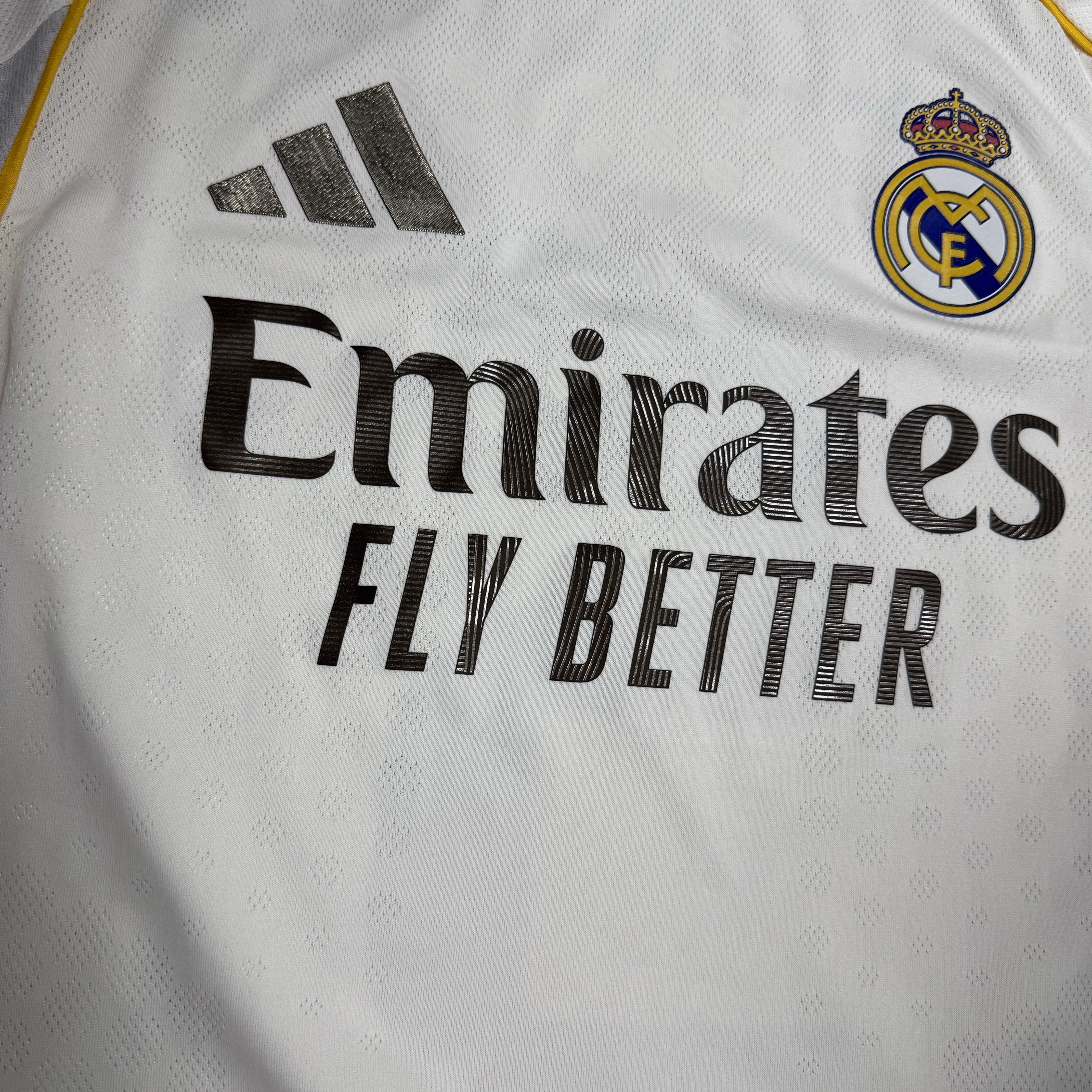 Adidas Real Madrid 2025/26 Home Authentic Jersey White - KR Sizing (Non Marking Ver.) 착용 스타일 - 1
