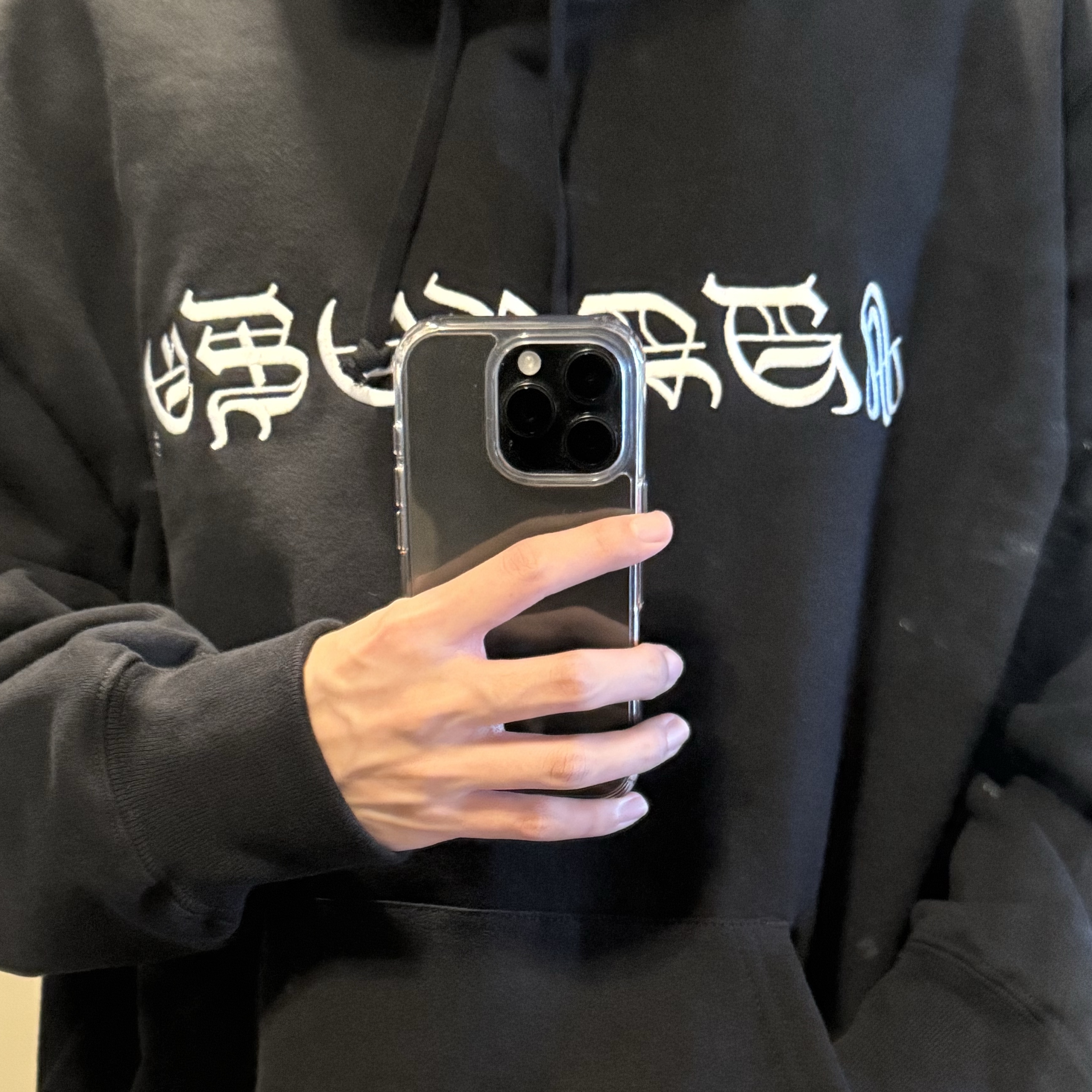 Supreme Inside Out Crewneck Ash Grey - 23FW, Supreme Blackletter Hooded Sweatshirt Black - 25SS 착용 스타일 - 2