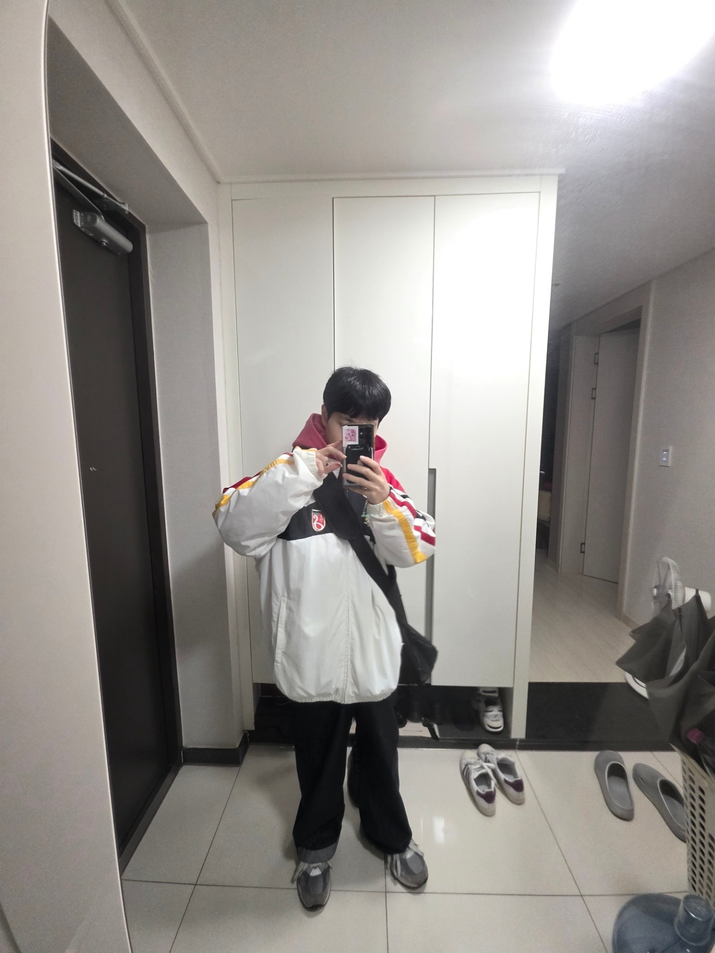 Ader Error Sig; TRS/BL Tag Polo T-Shirt 01 Oatmeal, Ader Error Shopper Bag Blue 착용 스타일 - 8