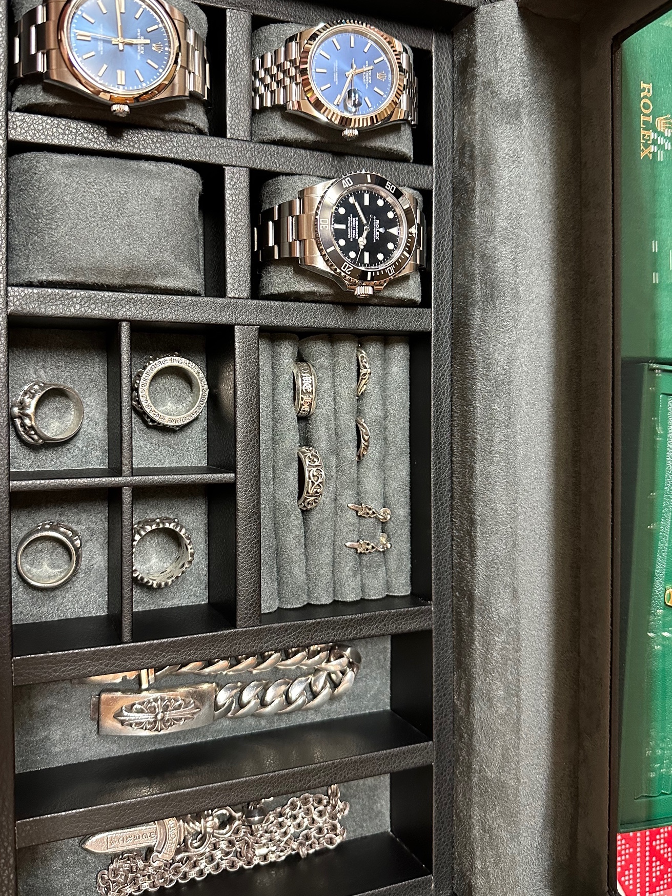 Rolex Submariner 41mm 124060 Black Oyster, Rolex Datejust 41mm 126334 Bright Blue Jubilee 착용 스타일