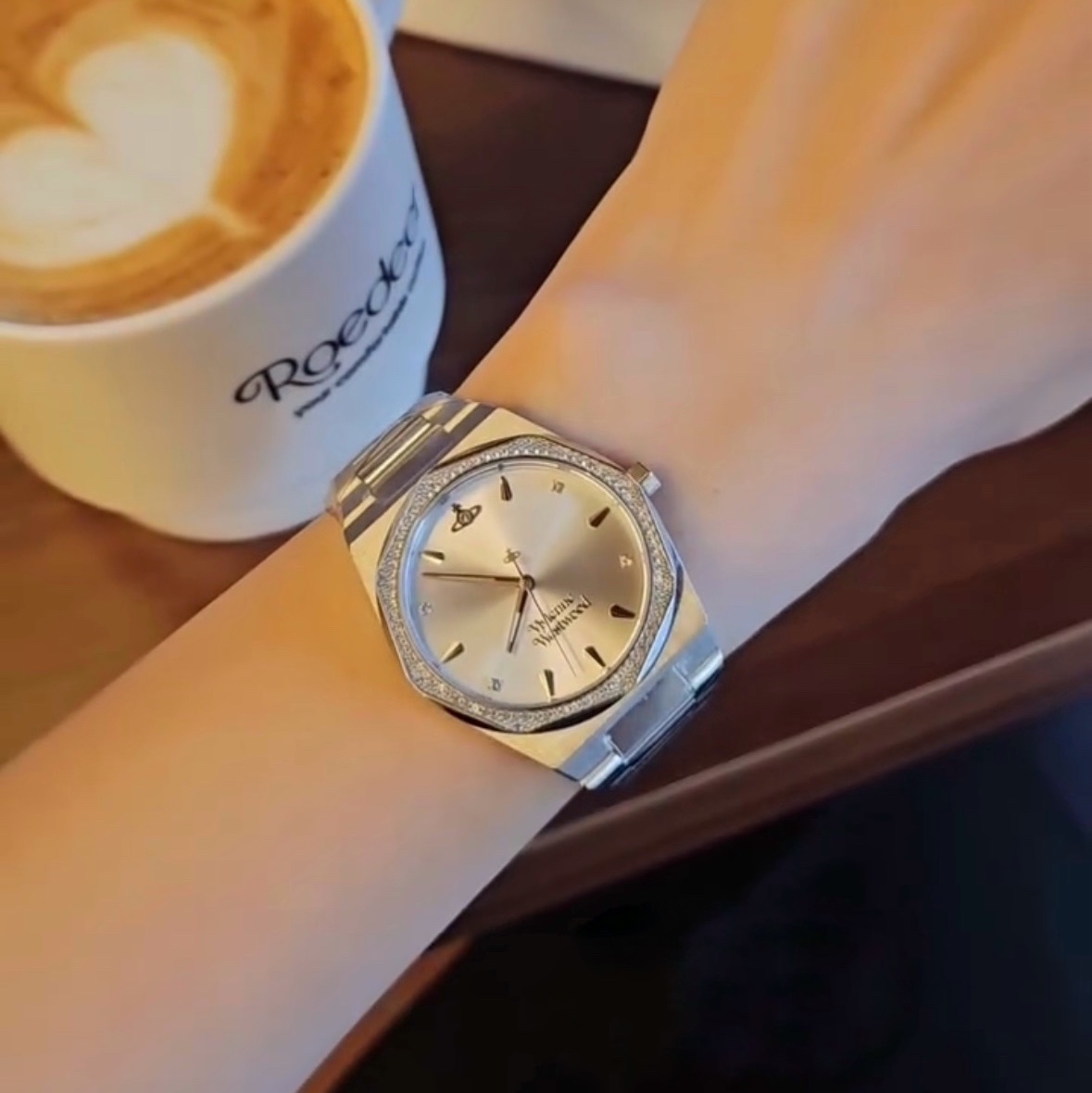(W) Vivienne Westwood Charterhouse 34mm Silver 착용 스타일 - 1