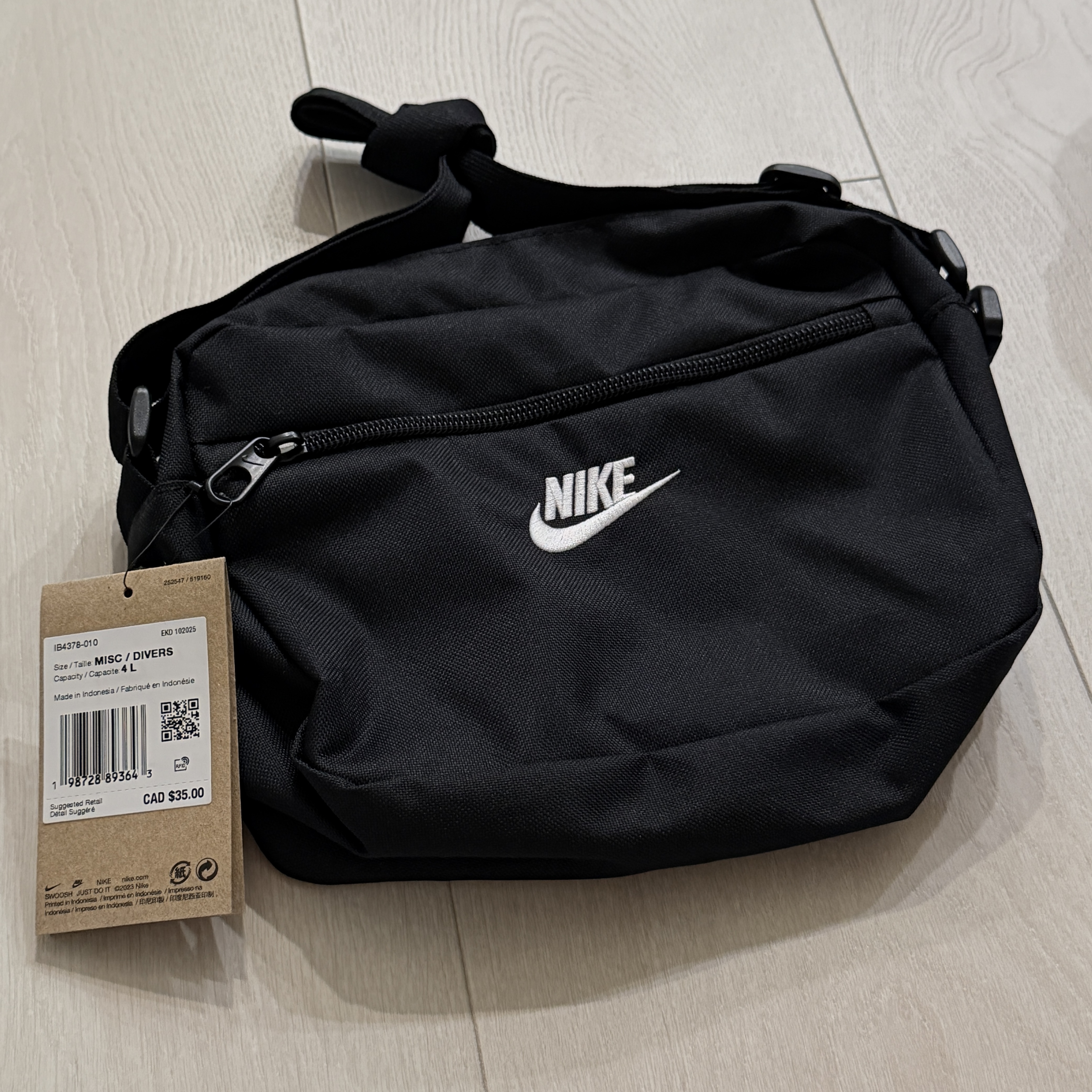 Nike Heritage 2.0 Crossbody Bag 4L Black White 착용 스타일