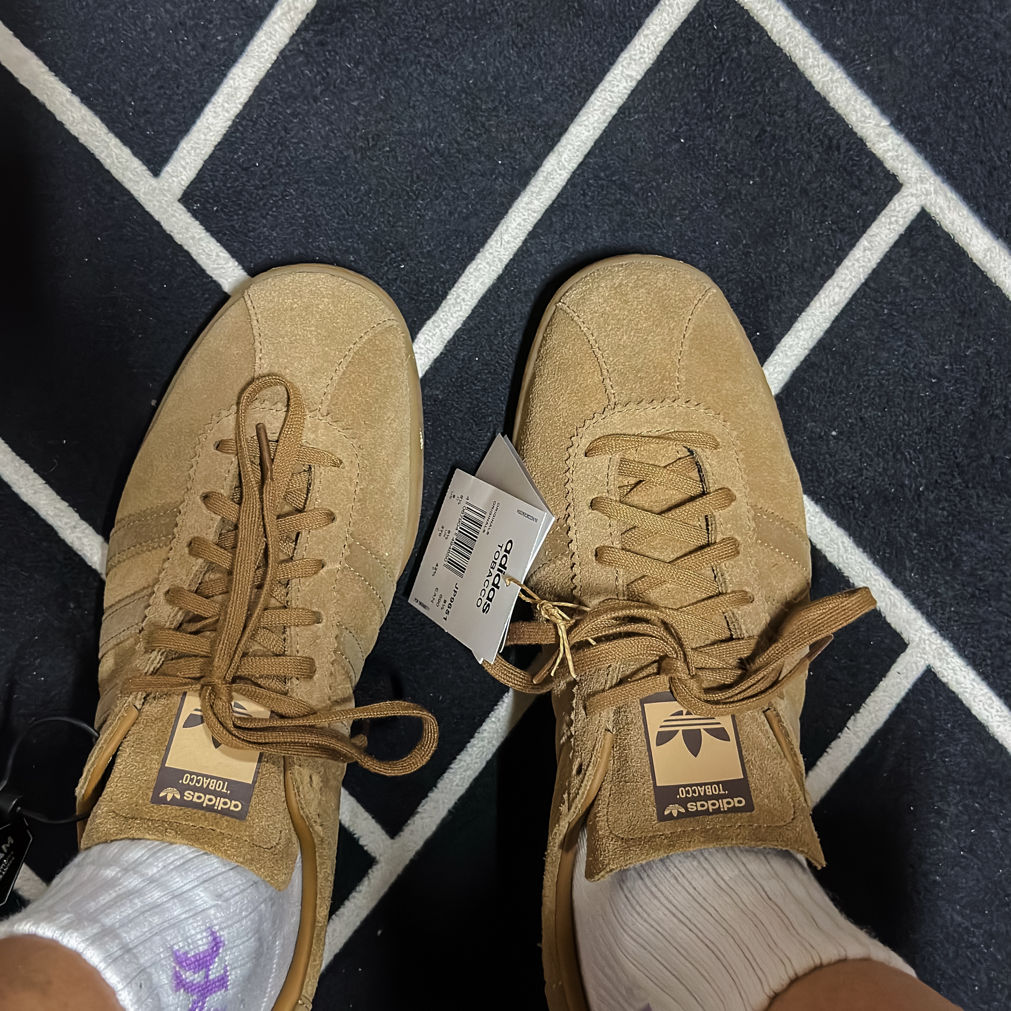 Adidas Tobacco Team Brown Desert Cardboard 착용 스타일 - 1