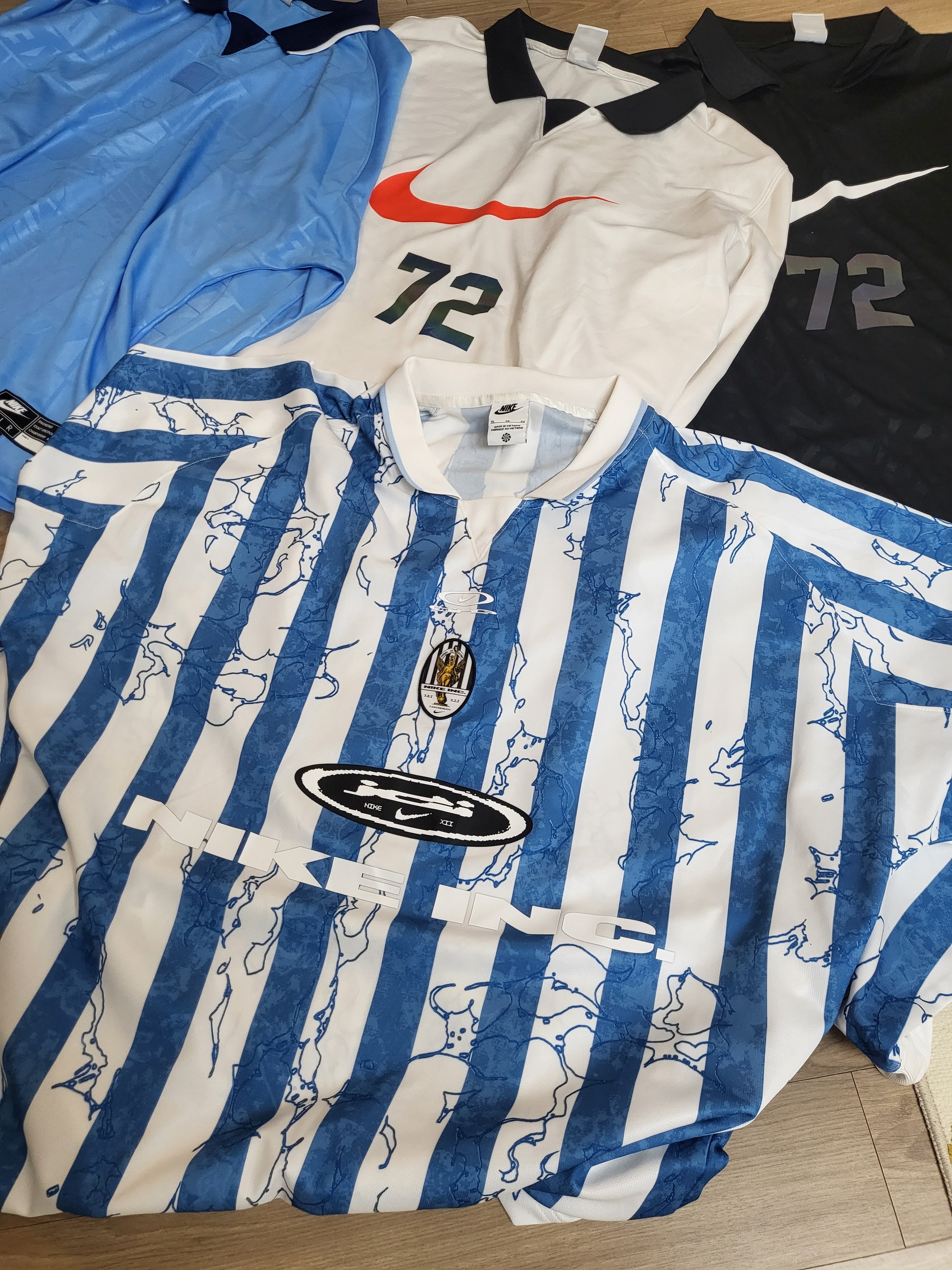 Nike Air Long Sleeve Jersey Psychic Blue Light Armory Blue, Nike NSW Long Sleeve T-Shirt Phantom Black Bright Crimson 착용 스타일