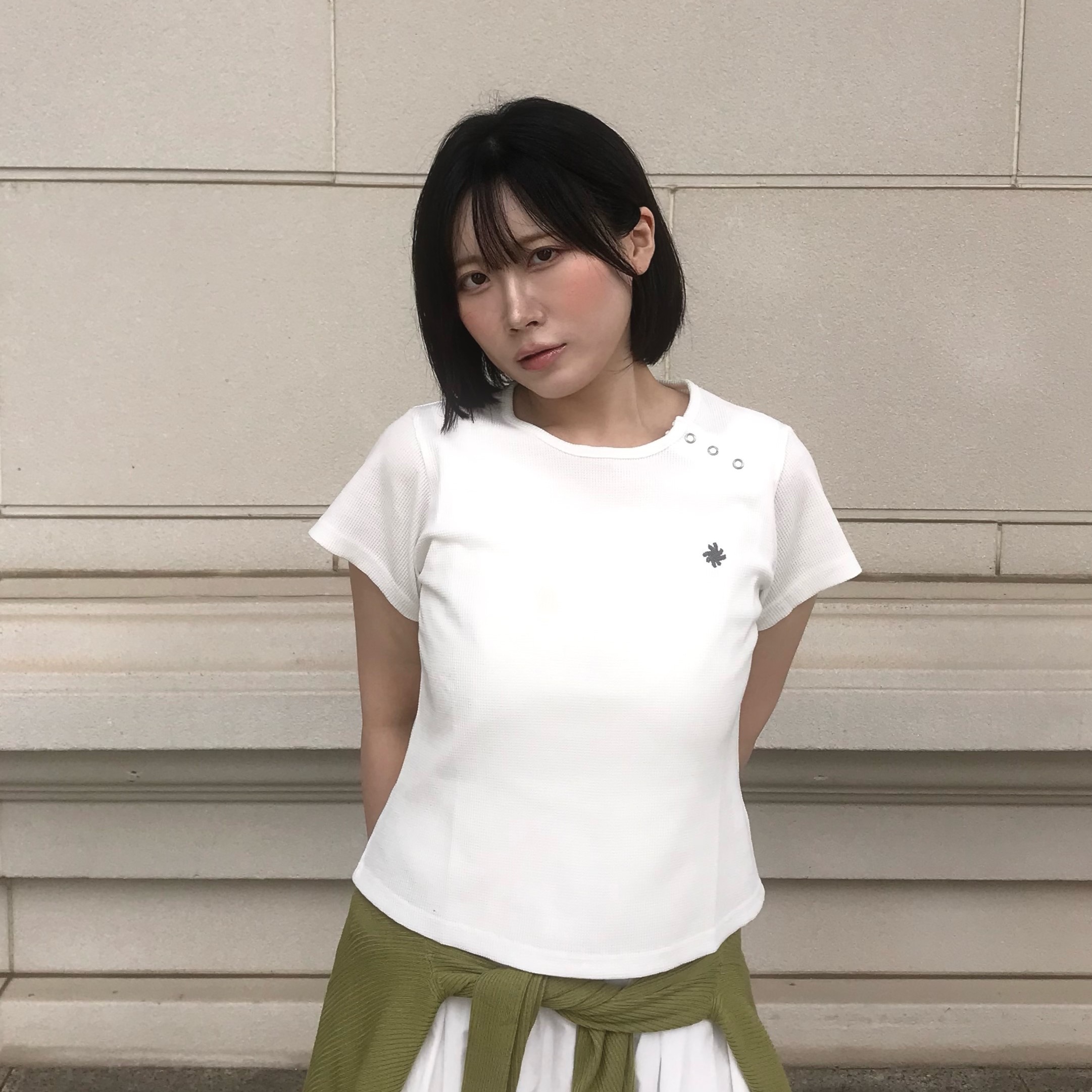 SLOW RECORD HOUSE Henley Neck Eyelet T-Shirt White 착용 스타일