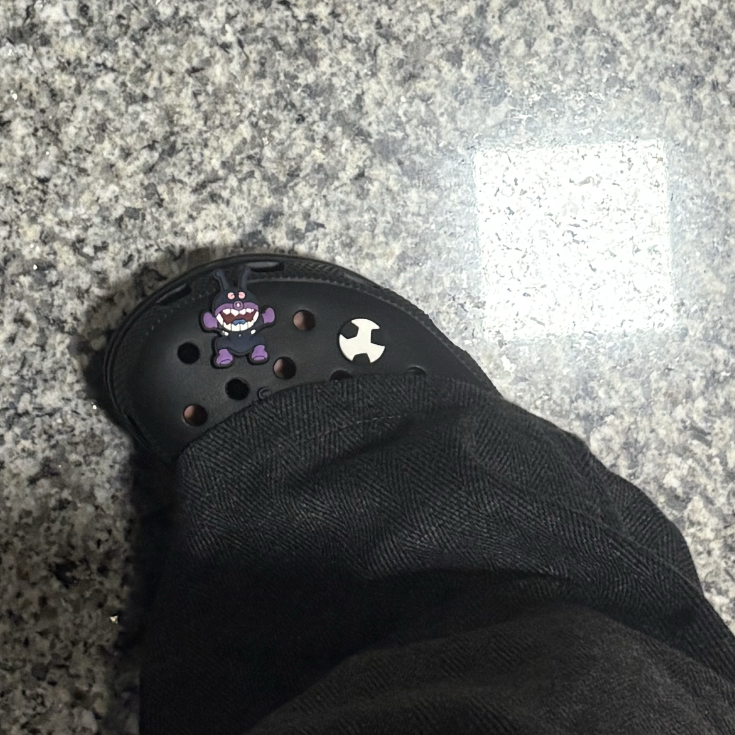 (W) Crocs Classic Platform Clog Black 착용 스타일 - 2