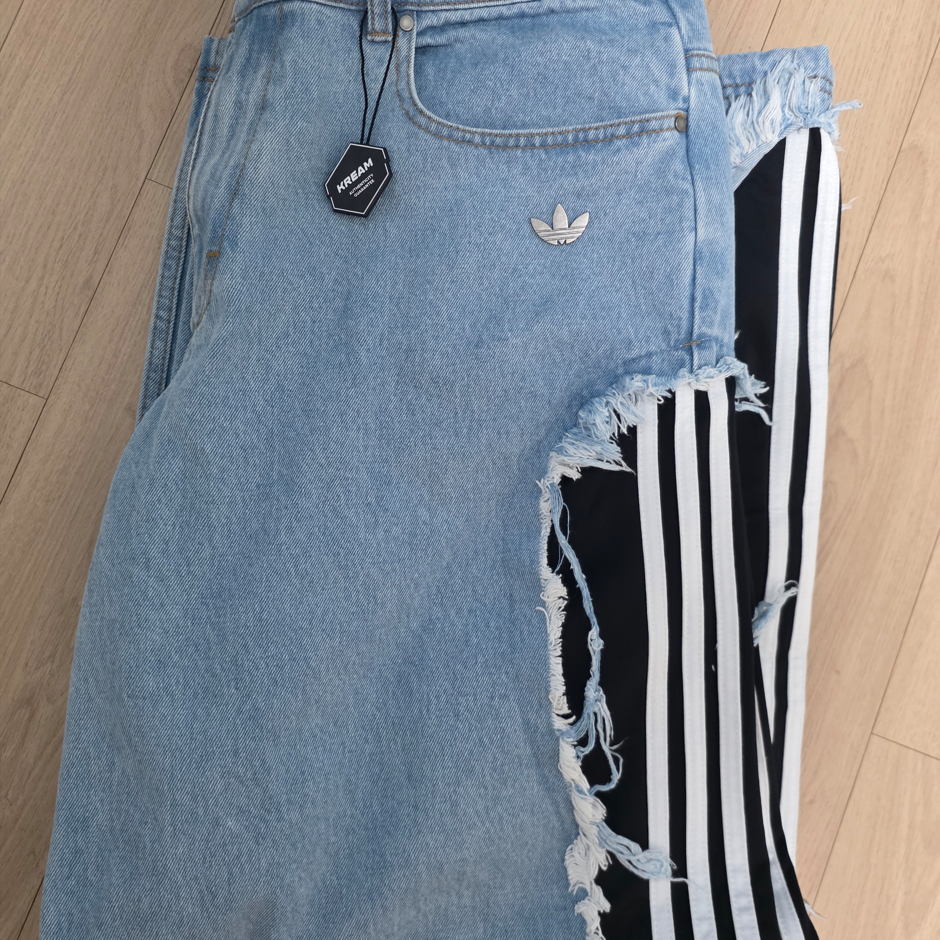 (W) Adidas Adilenium 5.0 Deconstructed Denim Pants Light Blue - KR Sizing 착용 스타일