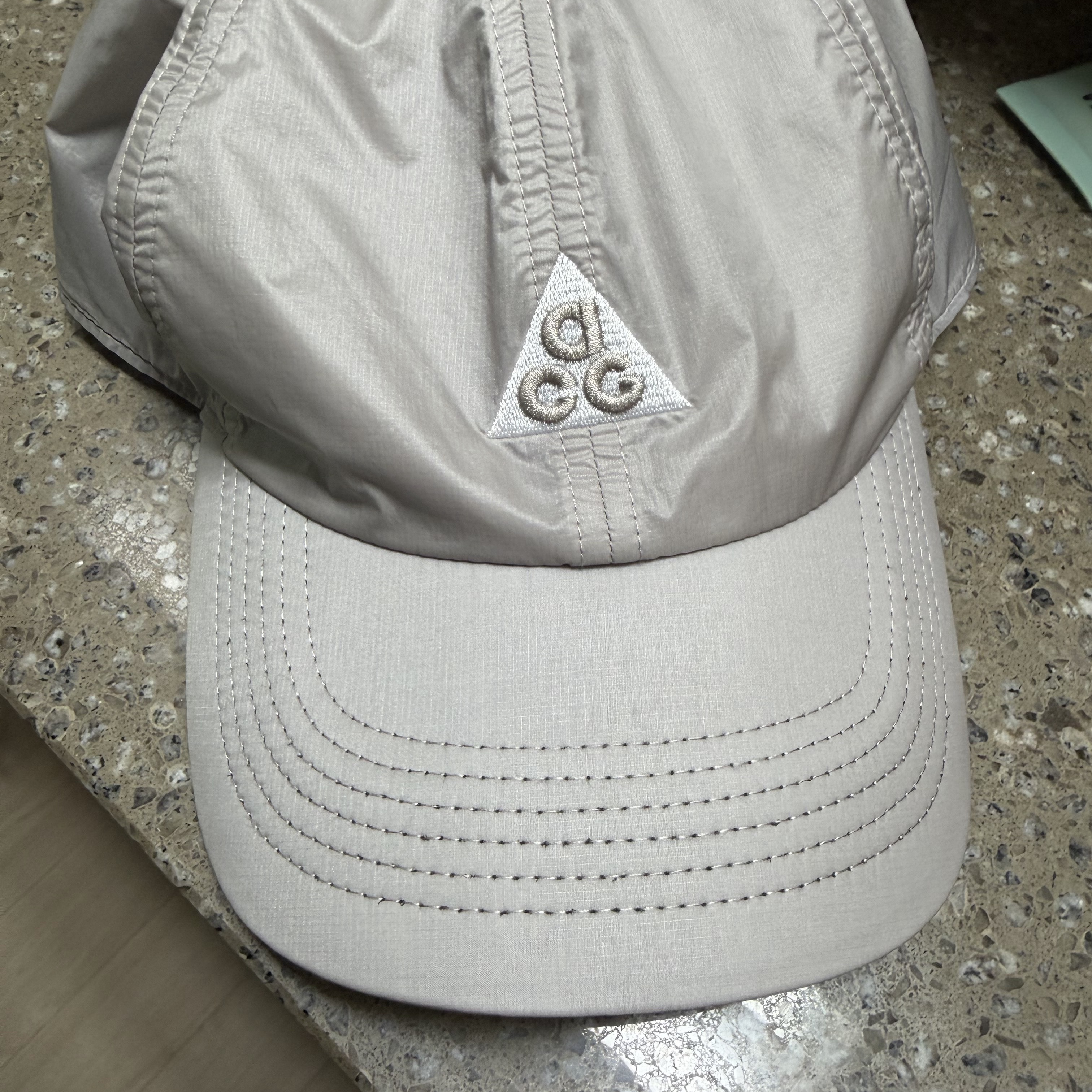 Nike ACG Dri-Fit Club Trail Cap College Grey 착용 스타일