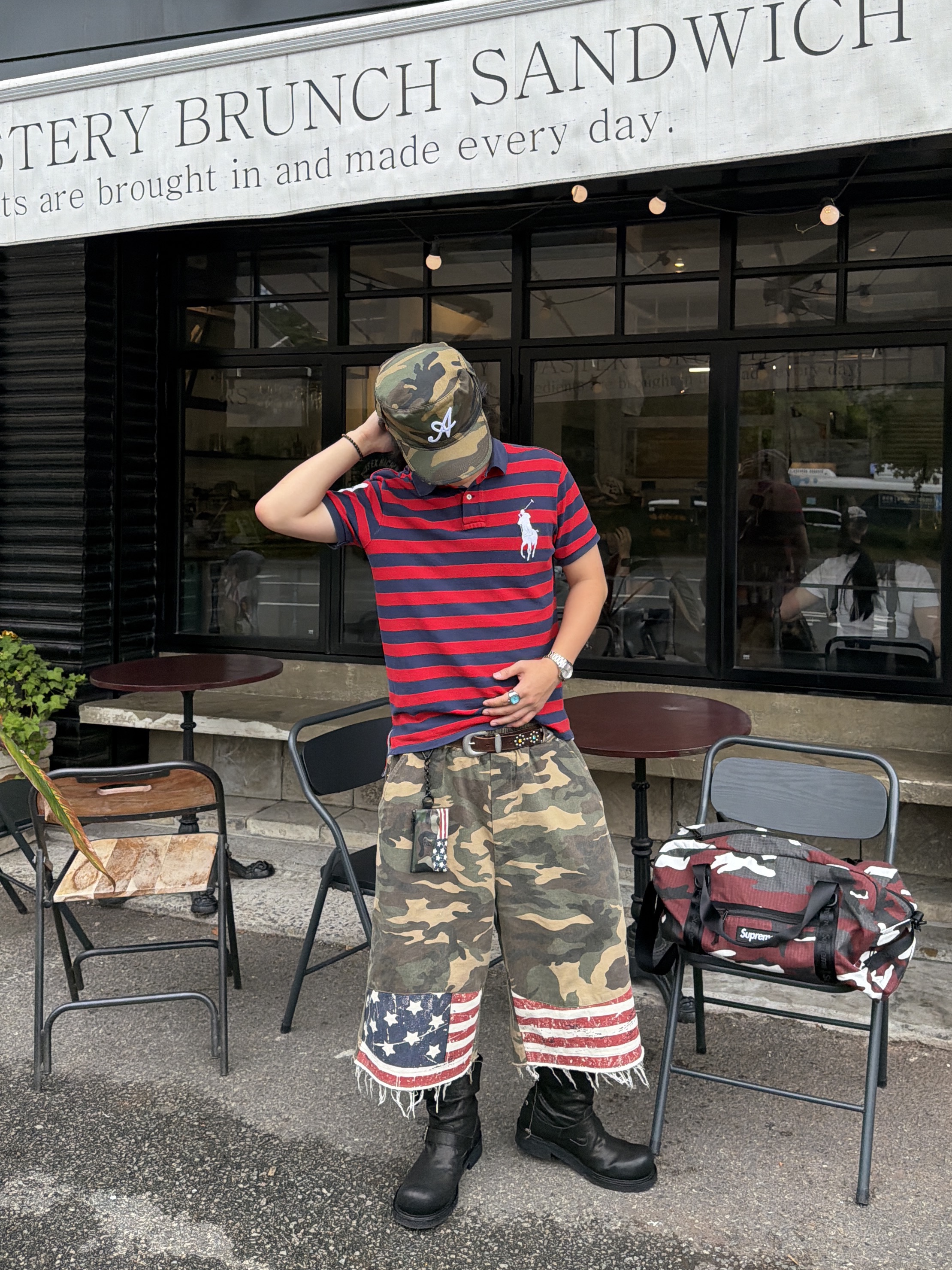 Supreme Duffle Bag Red Camo - 26SS 착용 스타일 - 1