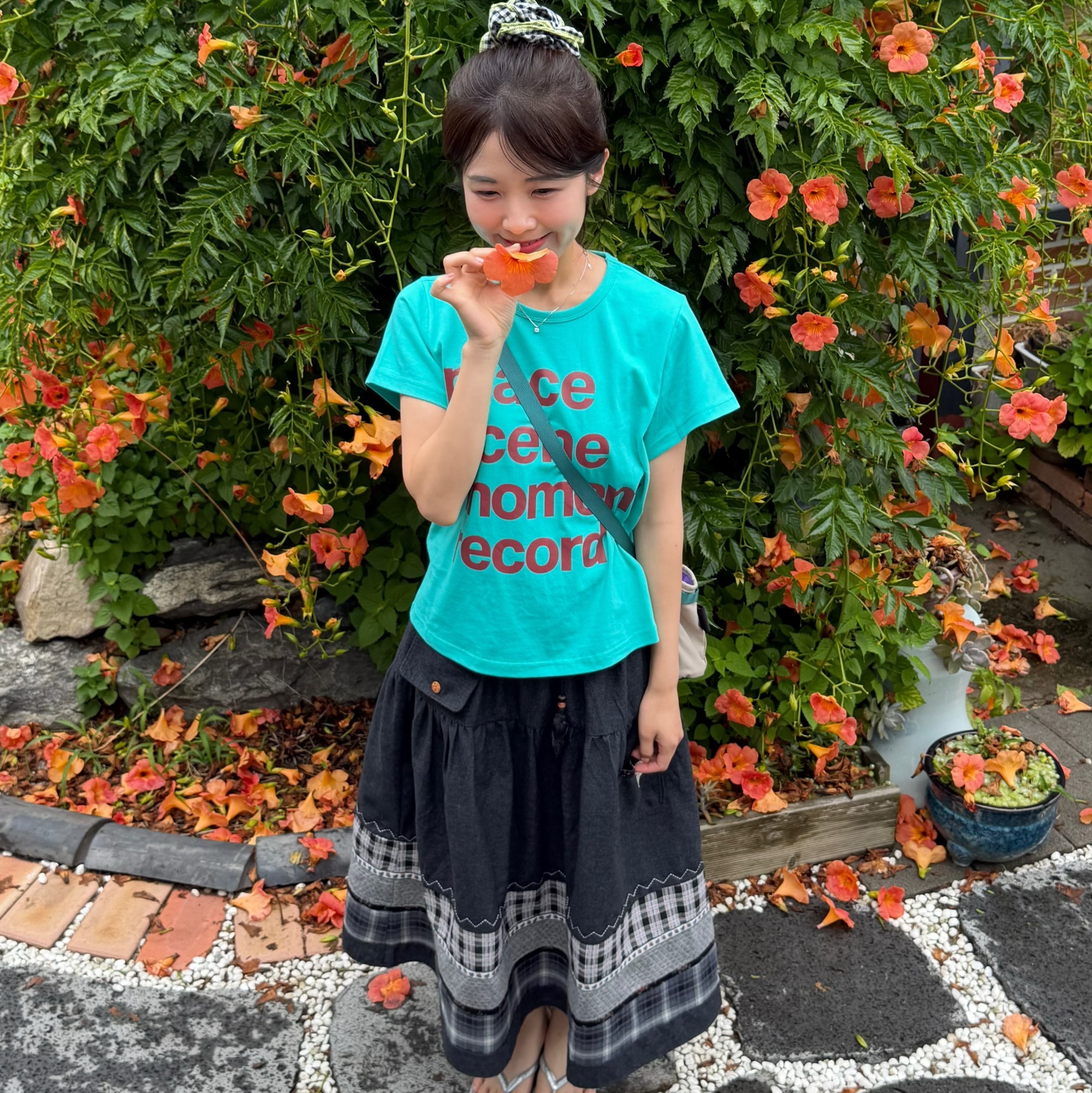 SLOW RECORD HOUSE Archive Typo T-Shirt Mint 착용 스타일 - 5