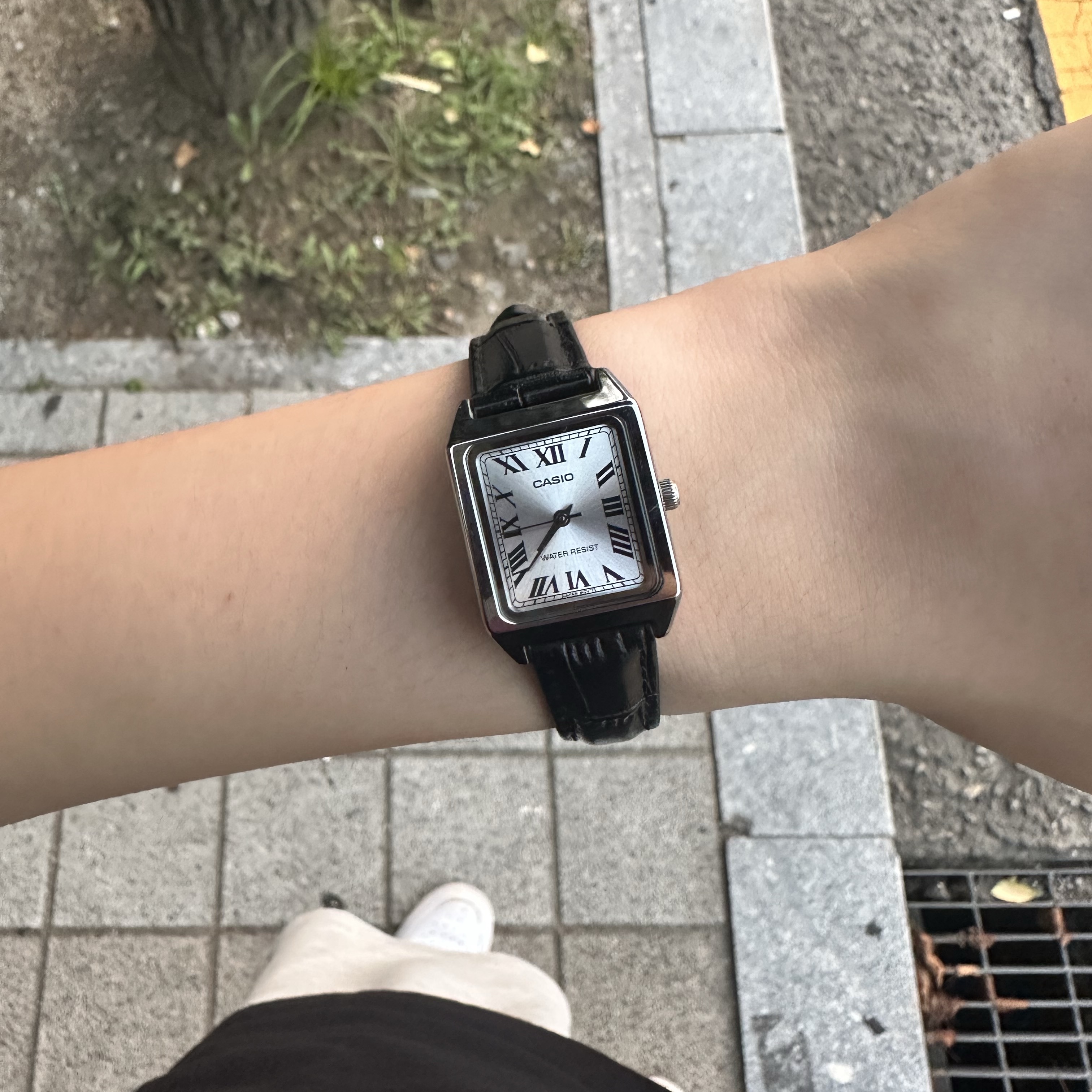 Casio LTP-V007L-7B1 착용 스타일