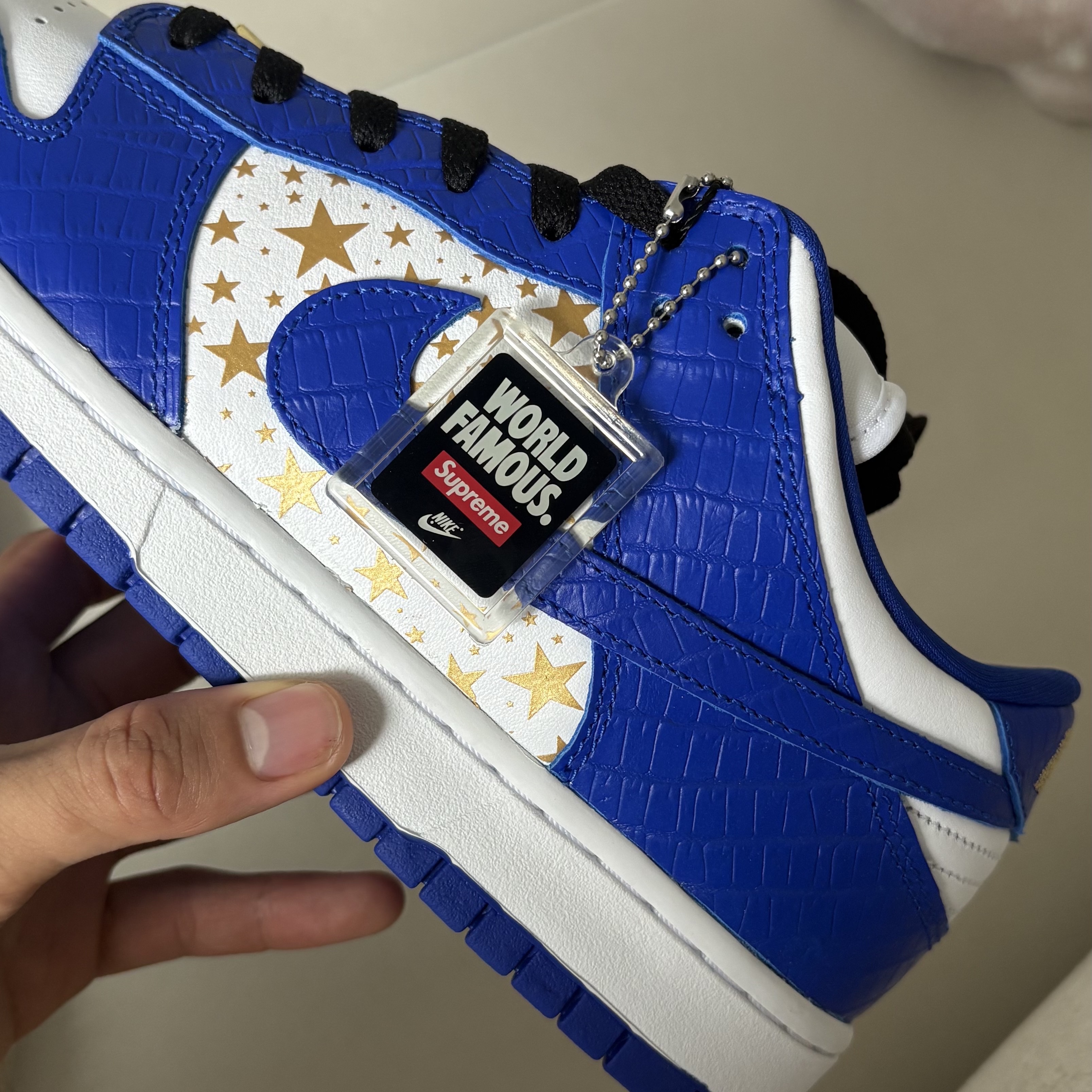 Nike x Supreme SB Dunk Low Hyper Blue 착용 스타일 - 3