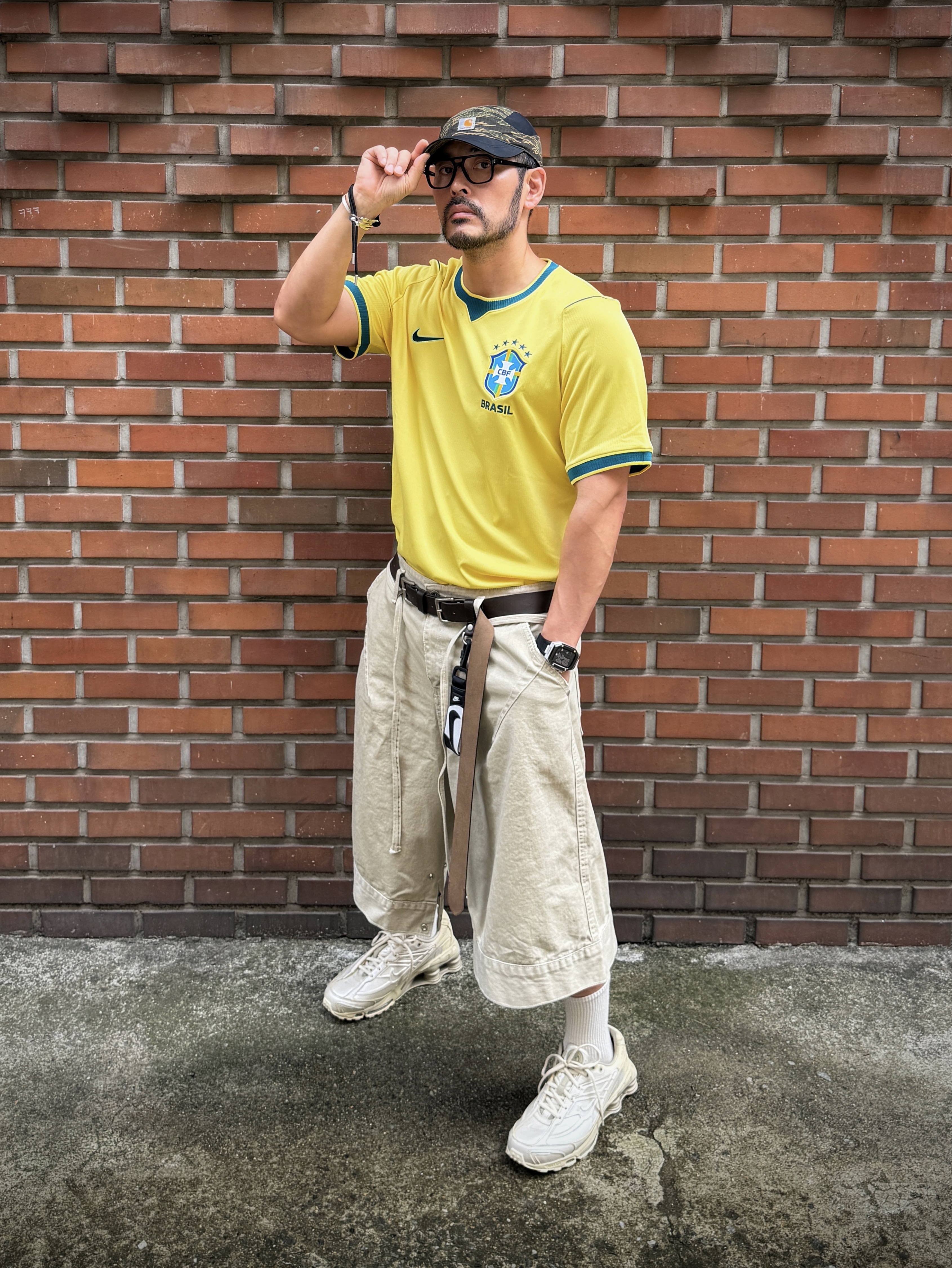 Nike Brazil 2026 Stadium Home Dri-Fit Football Replica Jersey Canary Light Menta (IF7054-724) (Non Marking Ver.), Nike Shox Ride 2 Metallic Silver and Desert Khaki 착용 스타일 - 3