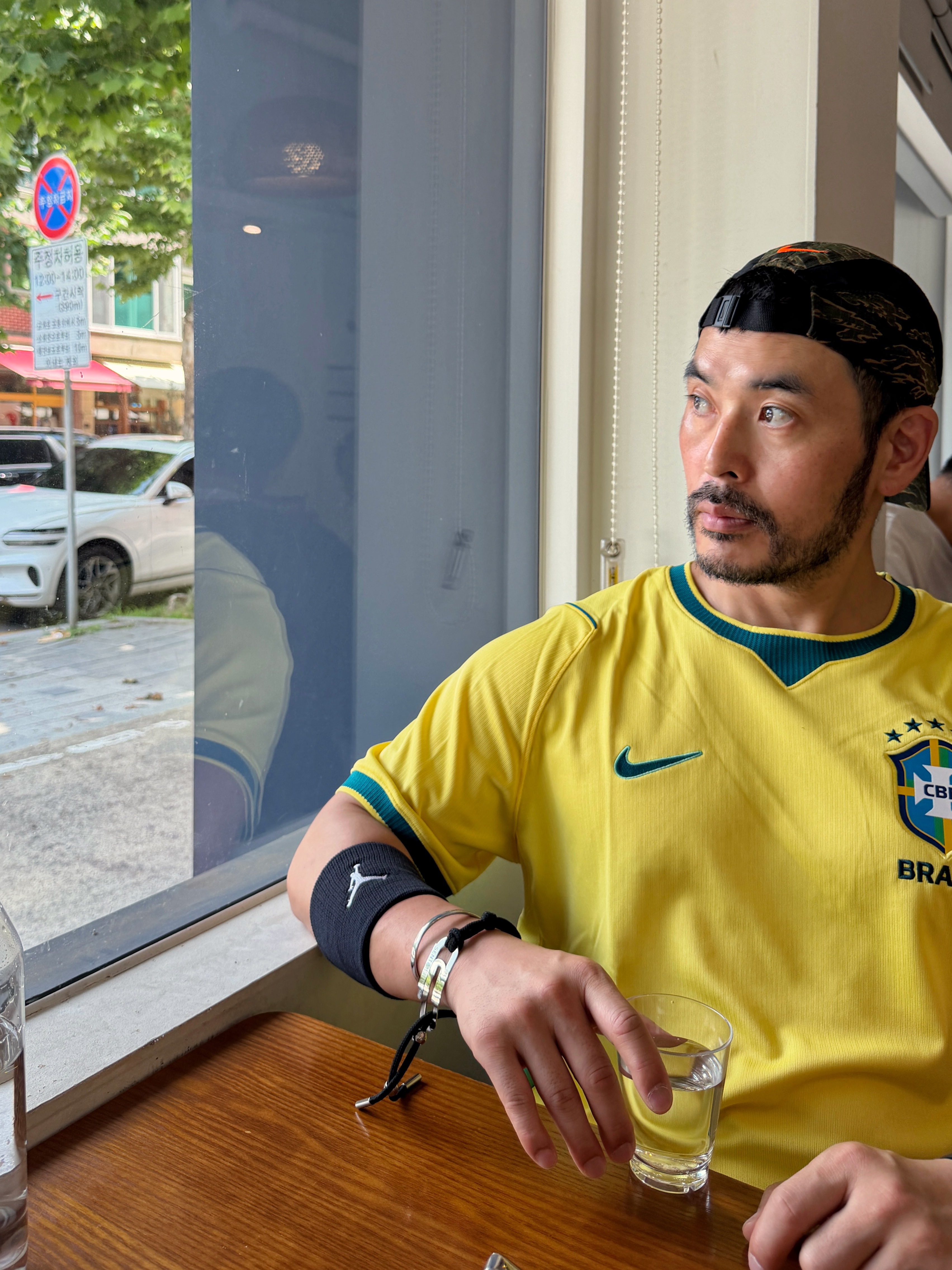 Nike Brazil 2026 Stadium Home Dri-Fit Football Replica Jersey Canary Light Menta (IF7054-724) (Non Marking Ver.), Nike Shox Ride 2 Metallic Silver and Desert Khaki 착용 스타일 - 7