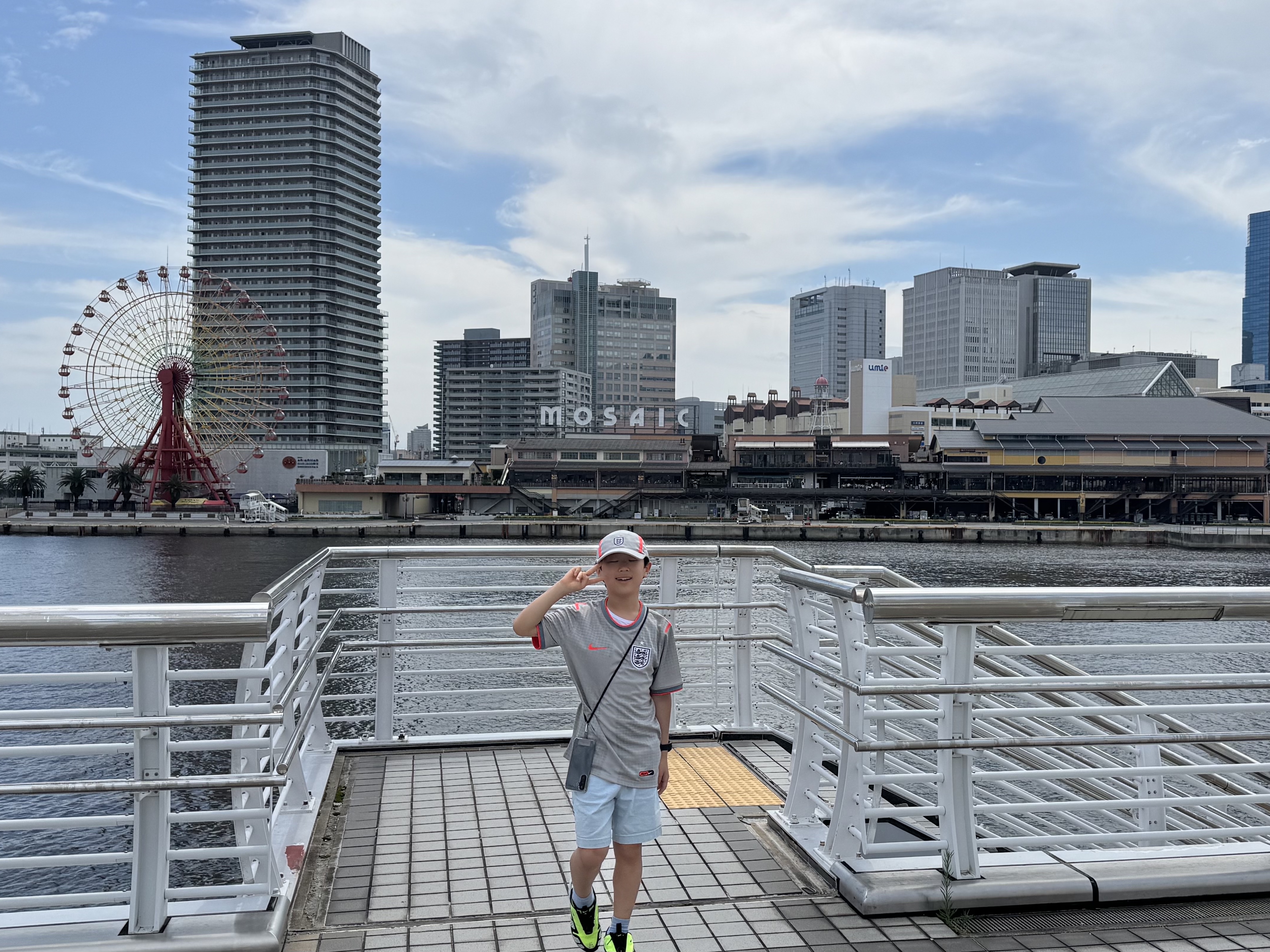 (Kids) Palace x Nike England Short-Sleeve Soccer Top Pewter Grey Bright Crimson Bright Crimson, Palace x Nike England Fly Cap Pewter Grey Cool Grey 착용 스타일 - 5