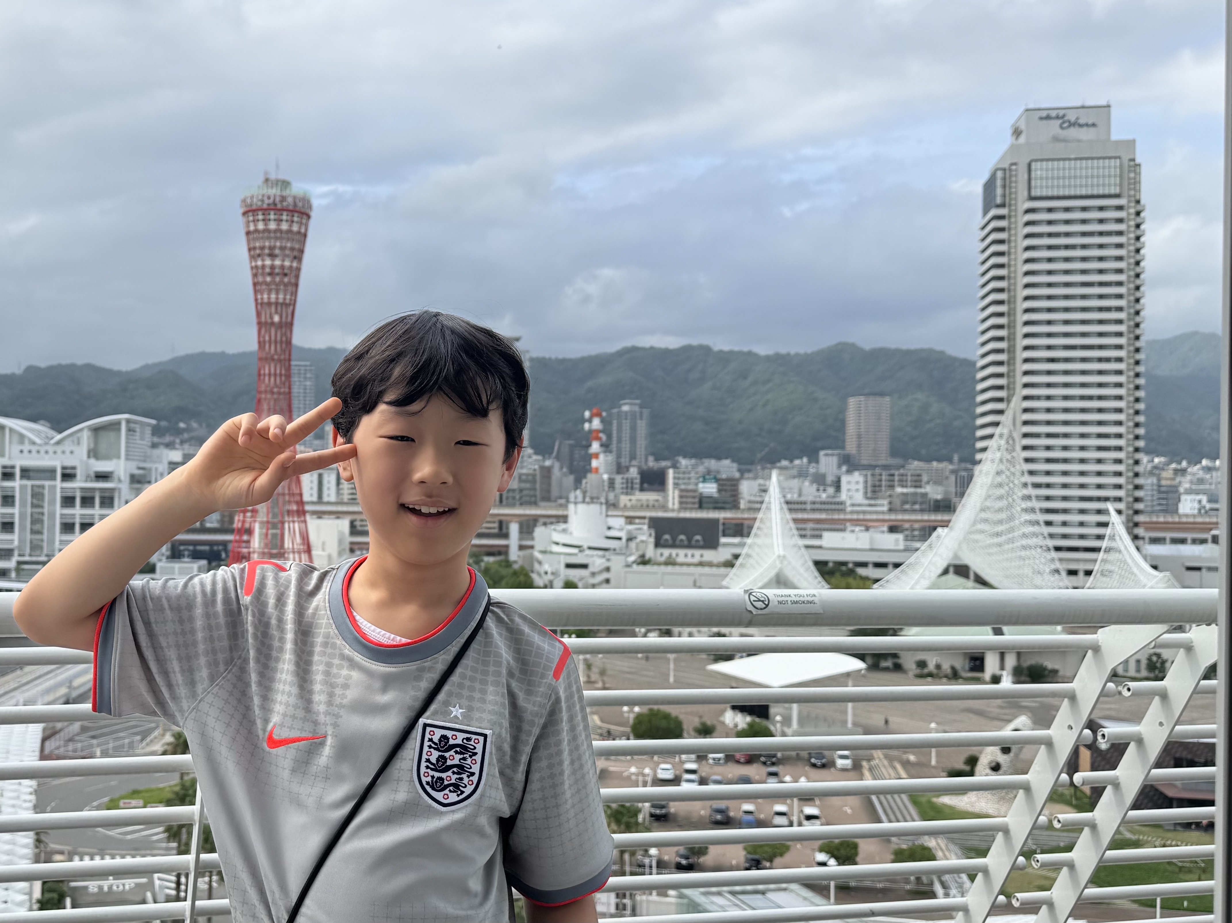 (Kids) Palace x Nike England Short-Sleeve Soccer Top Pewter Grey Bright Crimson Bright Crimson, Palace x Nike England Fly Cap Pewter Grey Cool Grey 착용 스타일 - 9