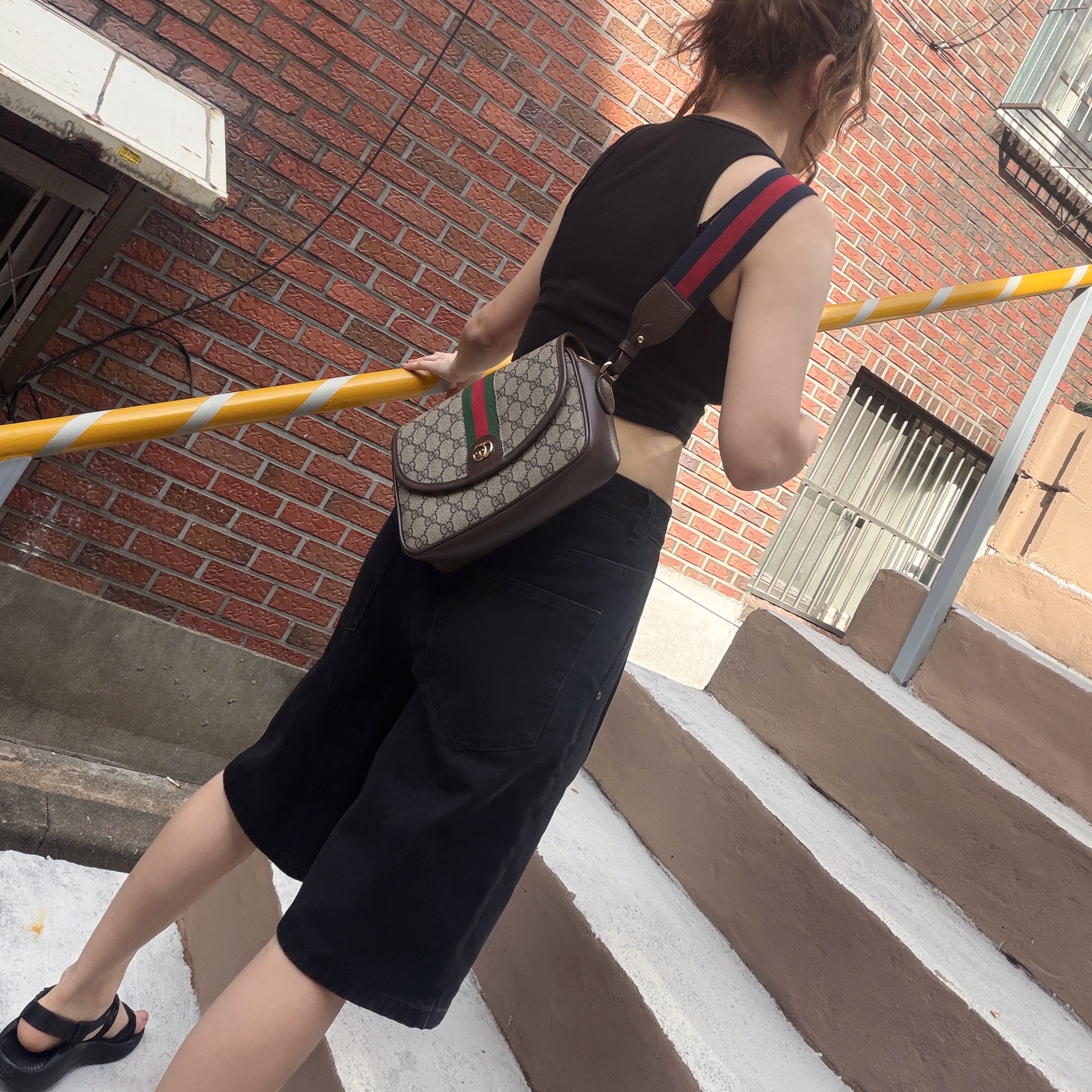 Gucci Ophidia GG Mini Shoulder Bag Beige Ebony 착용 스타일 - 4