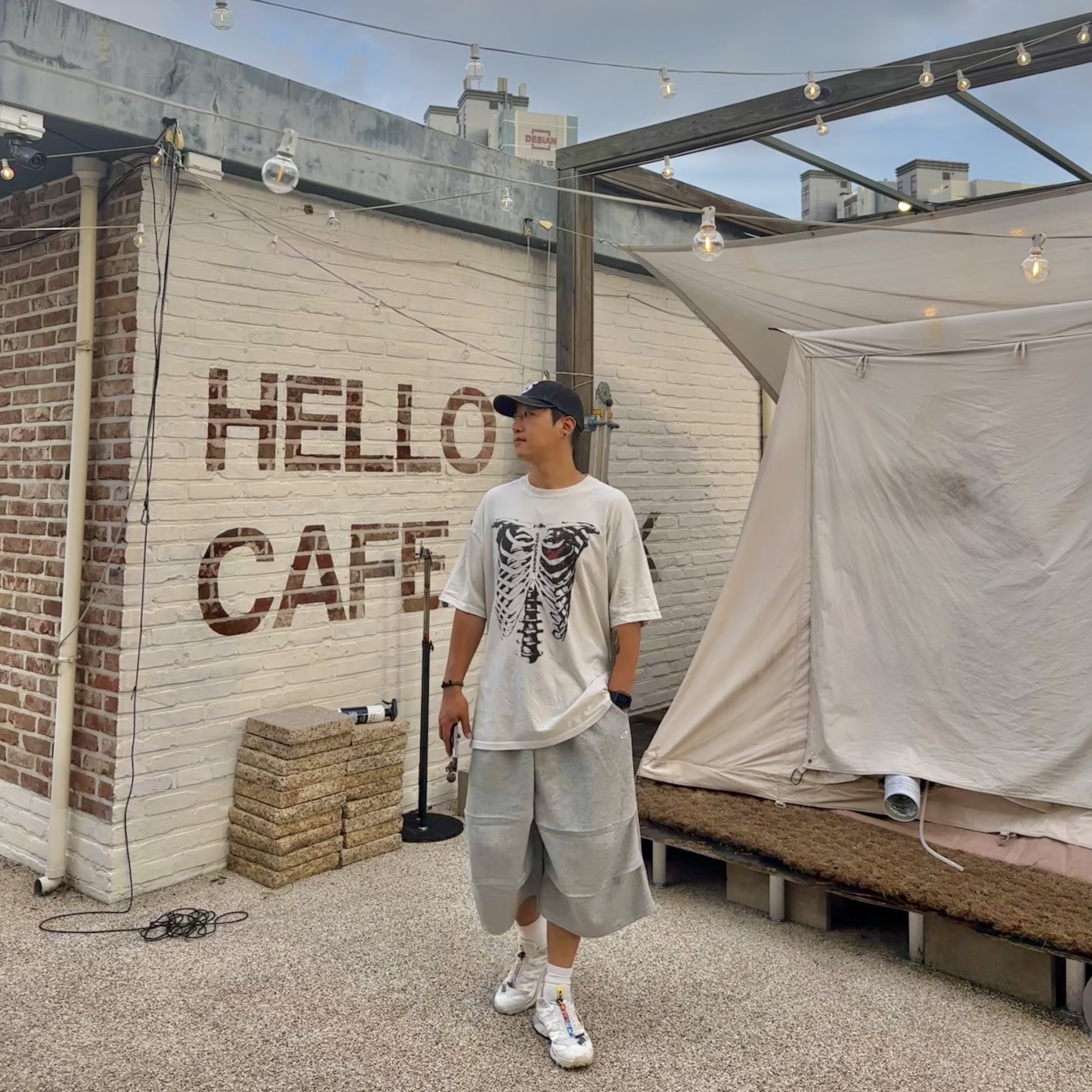 Supreme Pigment Coated S Logo 6-Panel Black - 25SS, QT8 GARMENTS Bones EC Washed Tee Ecru 착용 스타일 - 2