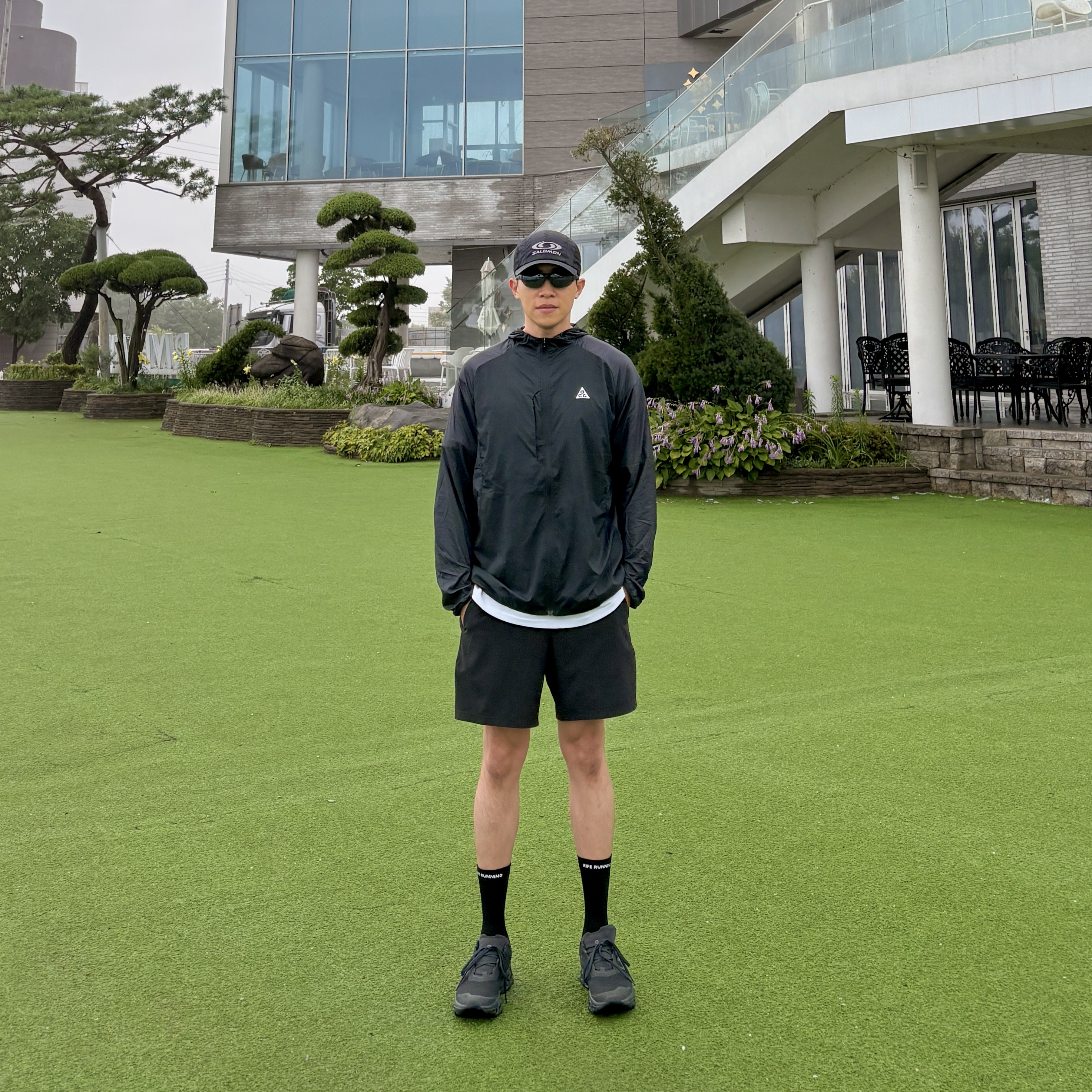 Salomon Link Camp Cap Black, Nike ACG Aireez UV Protection Jacket Black Summit White - Asia 착용 스타일 - 4