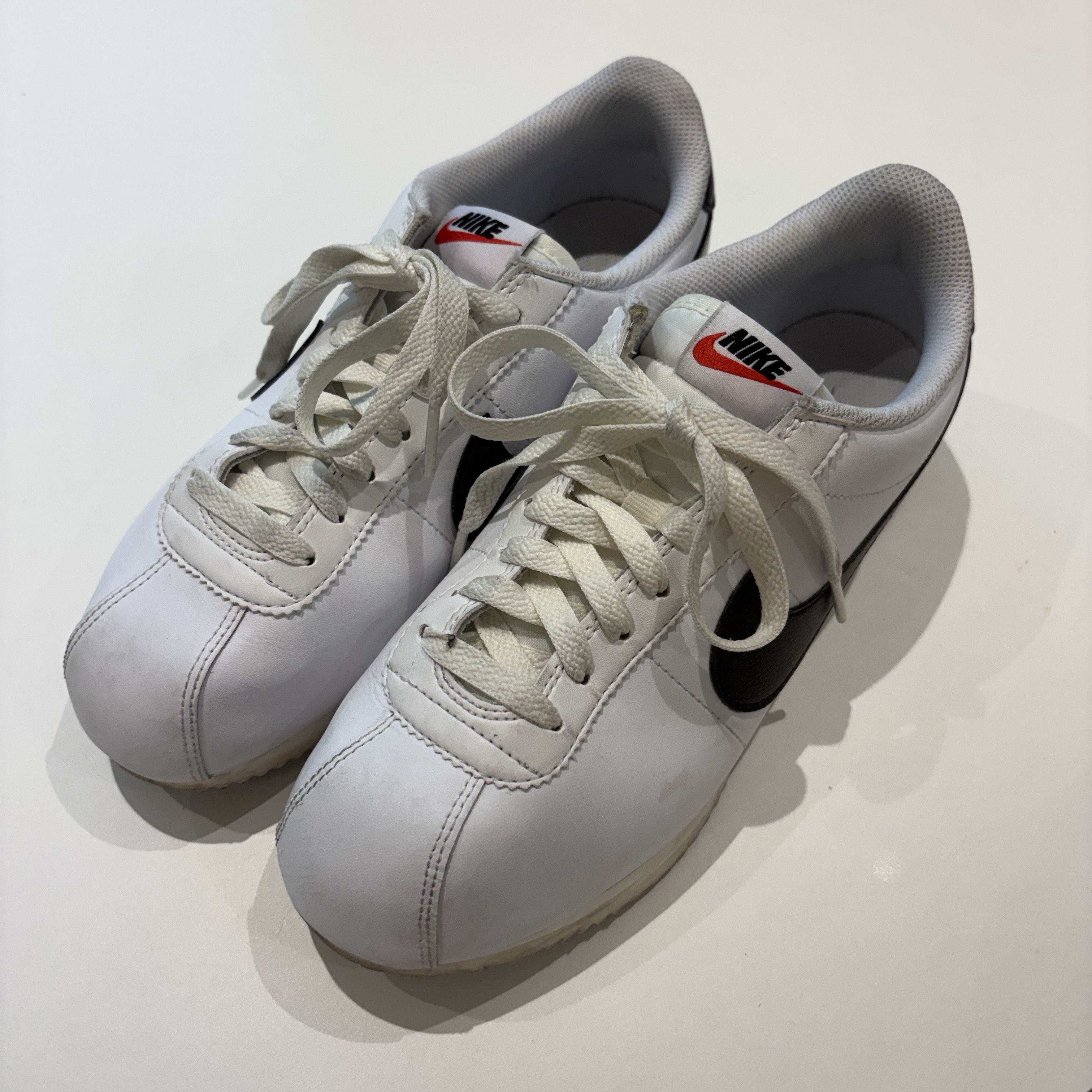 Nike Cortez White and Black 착용 스타일