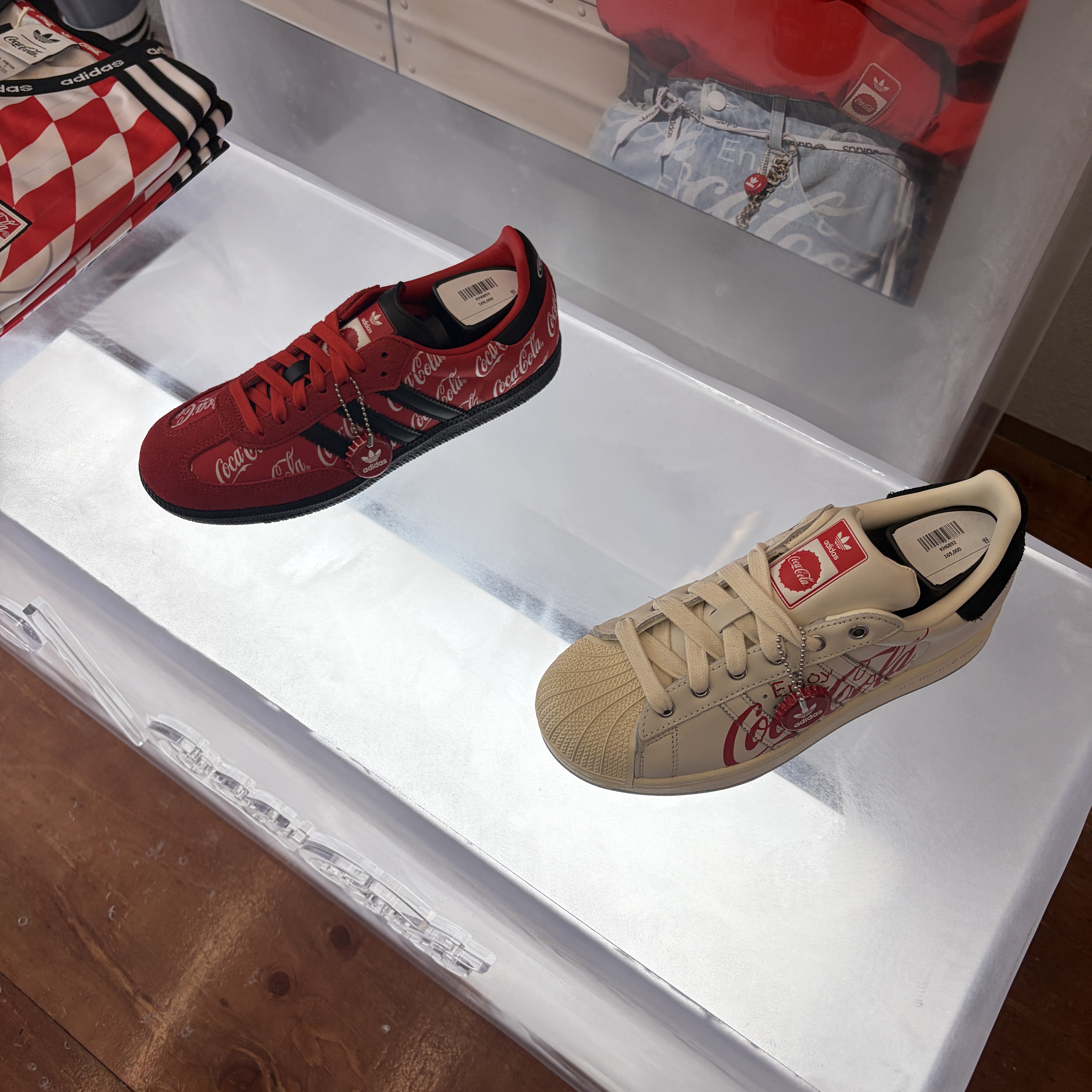 Adidas x Coca-Cola Superstar II Core White Core Black, Adidas x Coca-Cola Samba OG Red Core Black 착용 스타일