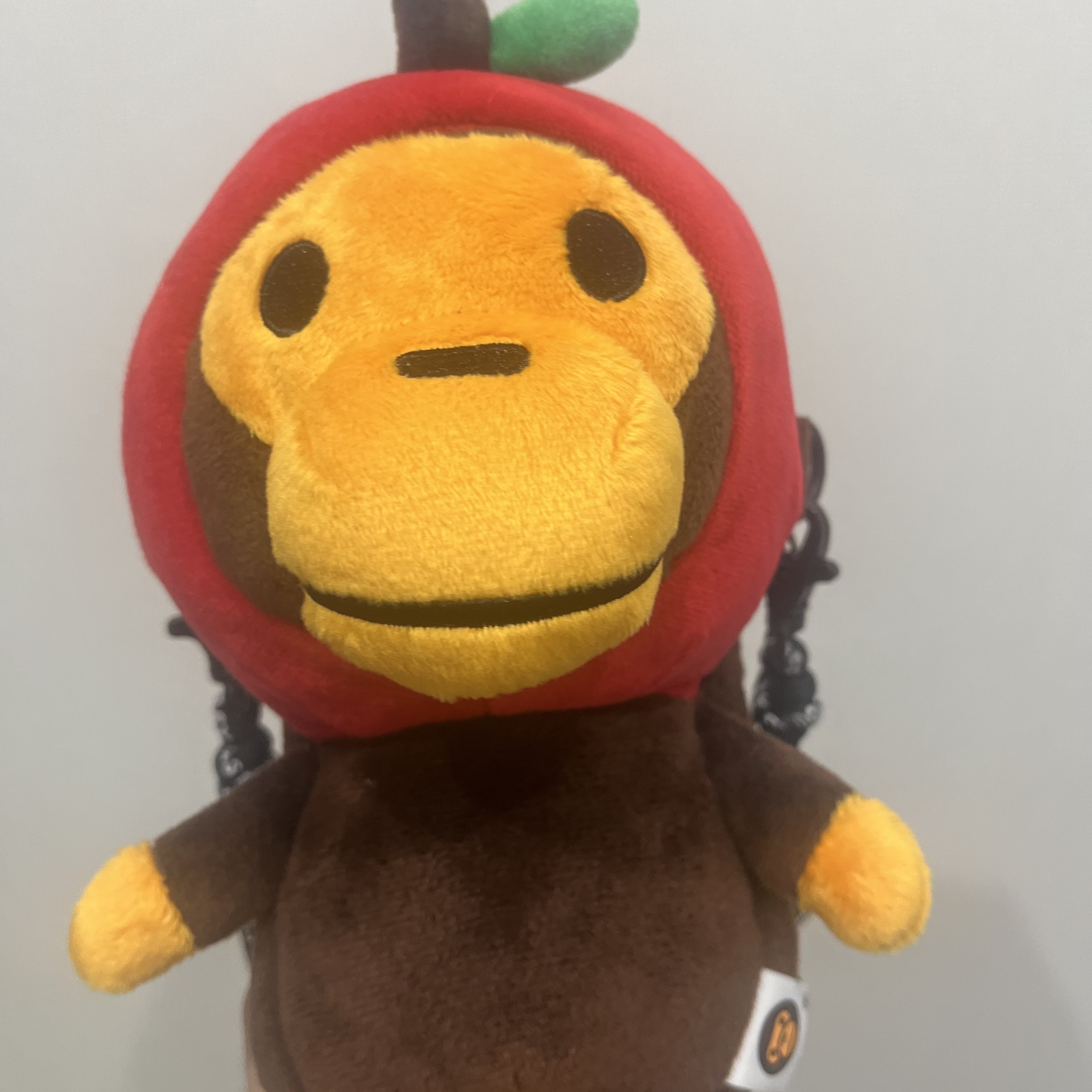 BAPE Baby Milo Plush Mobile Bag Red 착용 스타일