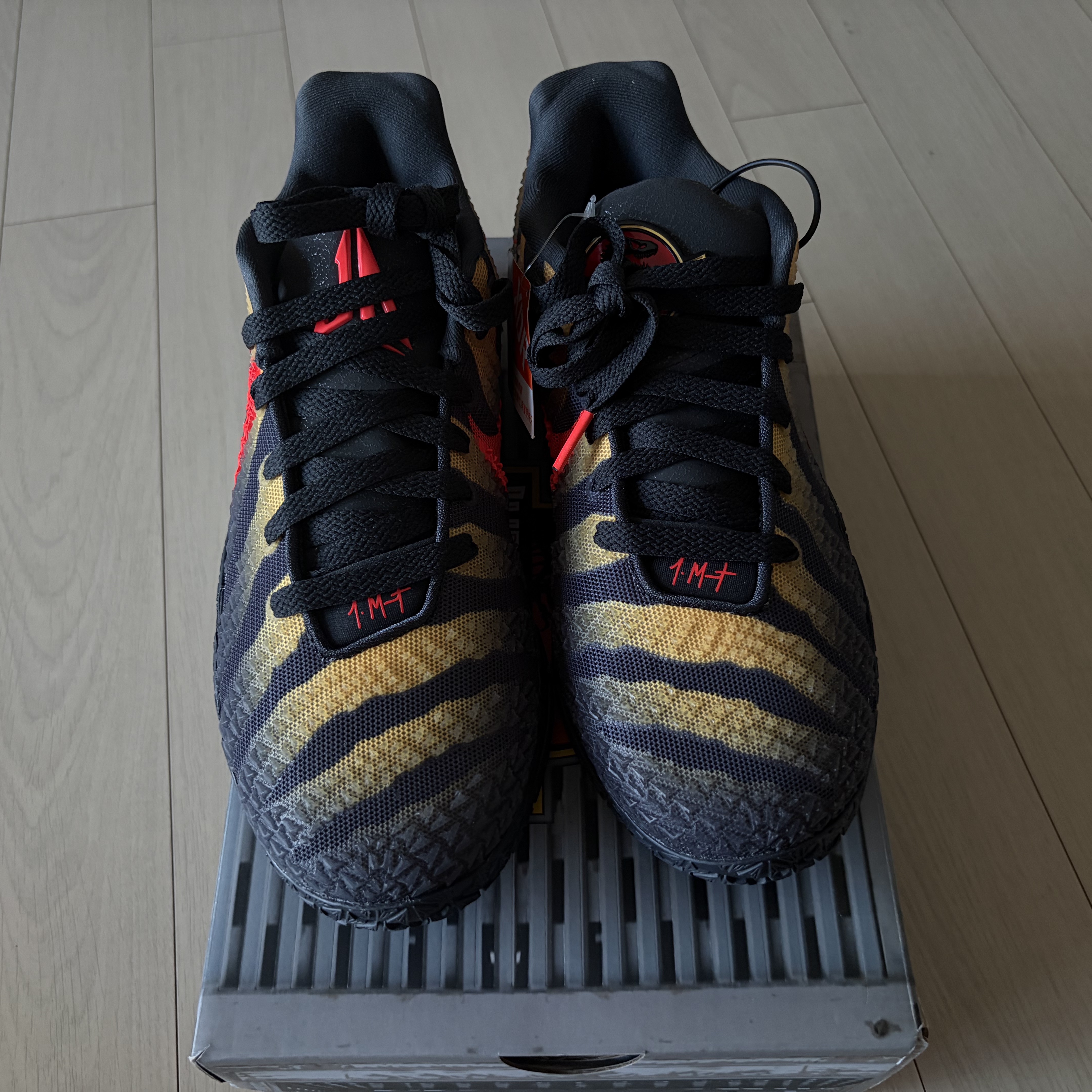 Nike x Jurassic Park Ja 3 EP Anthracite Bright Crimson 착용 스타일 - 2