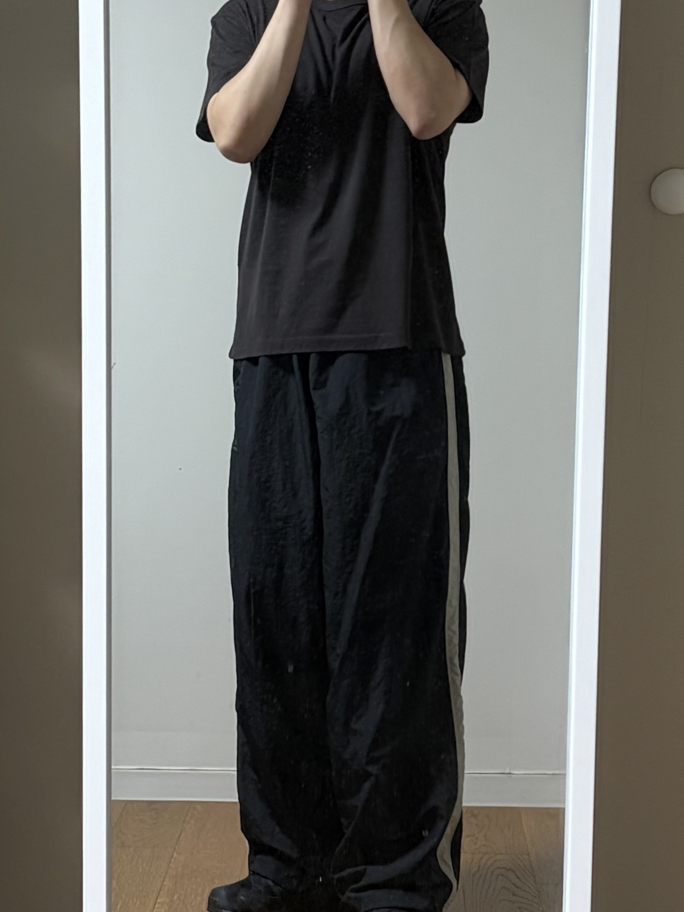 Polyteru Human Index Human Basica T-Shirt Dark Brown, Polyteru Human Index Human Retro Track Pants Navy/Beige 착용 스타일