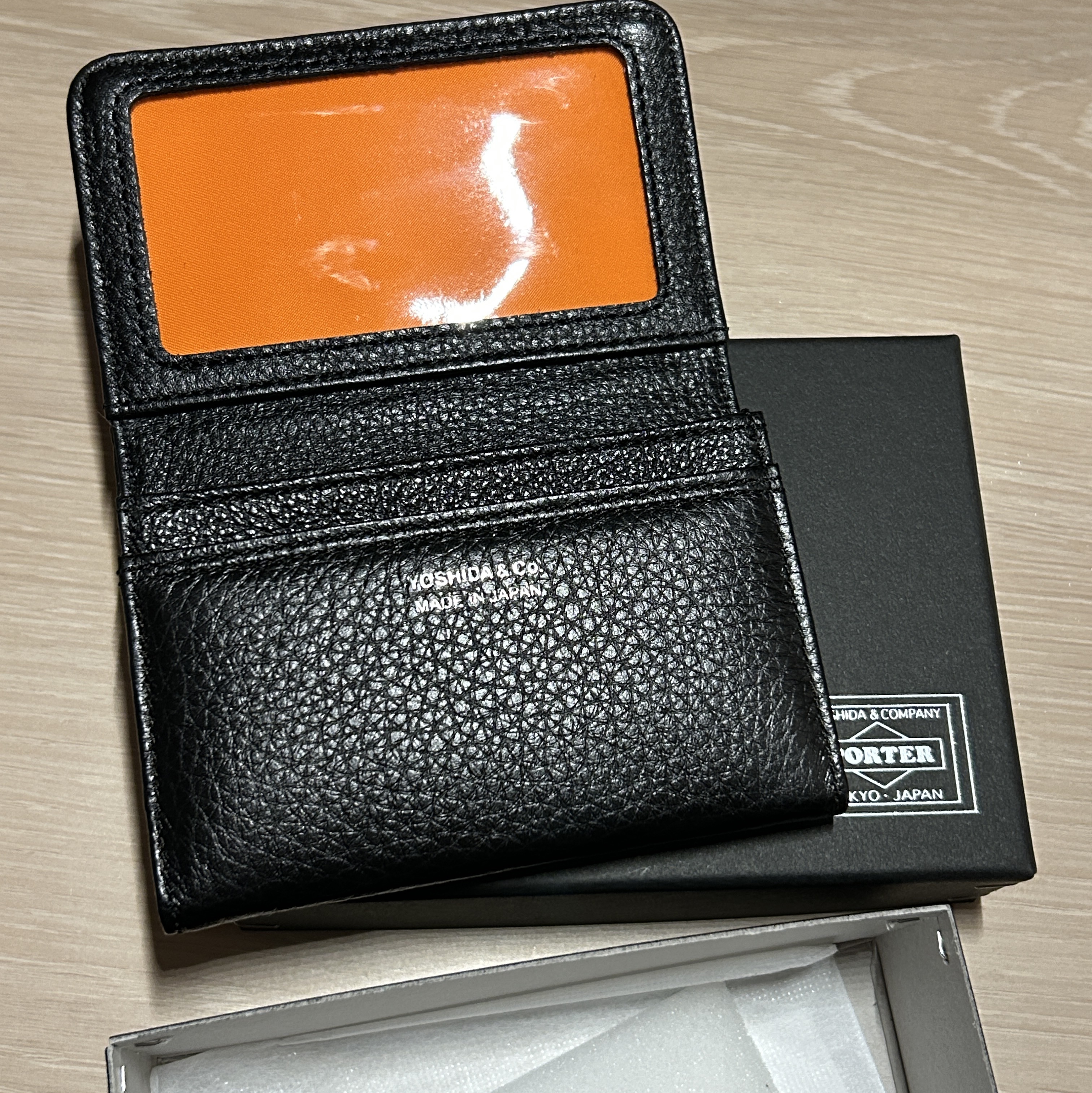 Porter Calm Card Case Black 착용 스타일 - 2