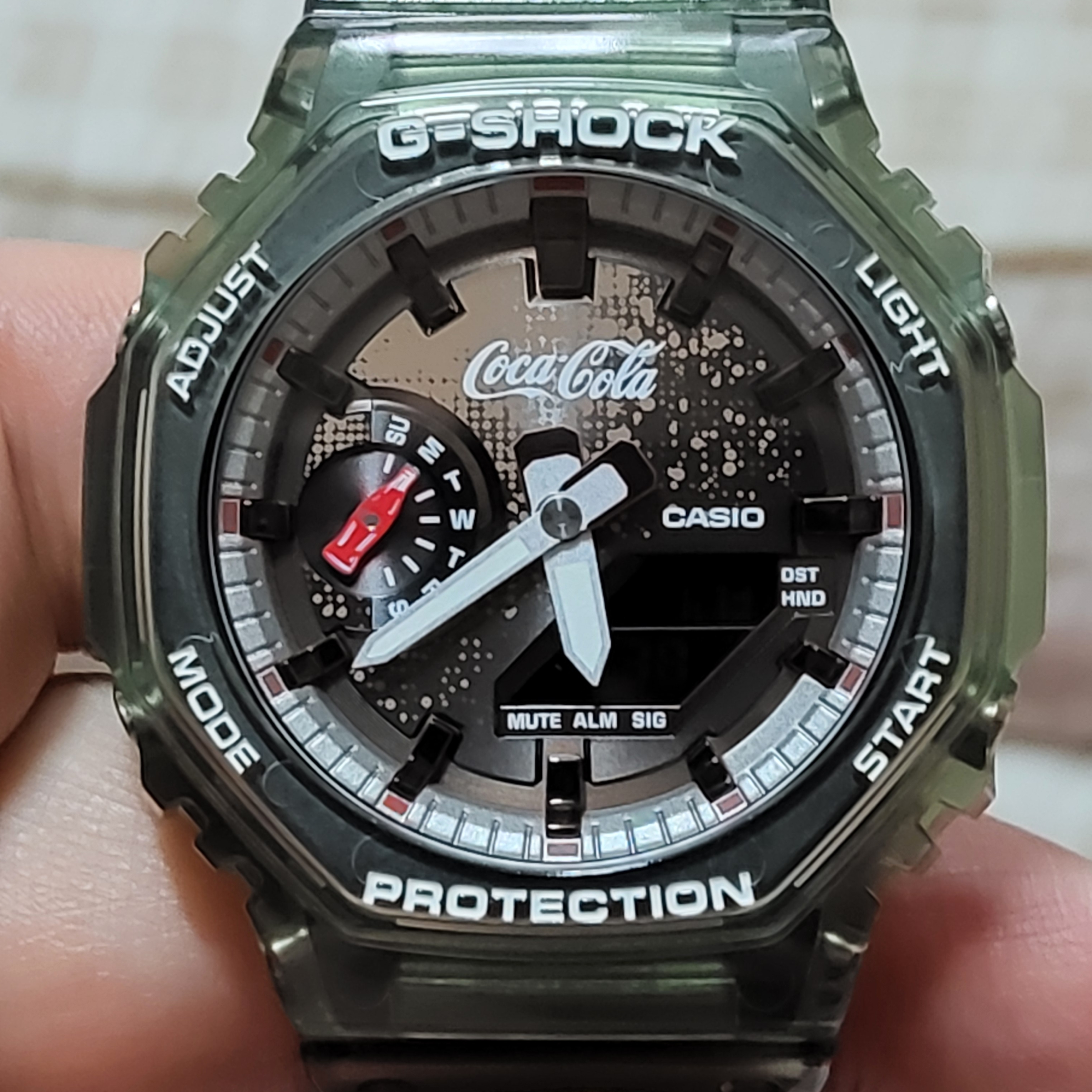 Casio G-Shock x Coca-Cola GA-2100CC-3A 착용 스타일 - 7