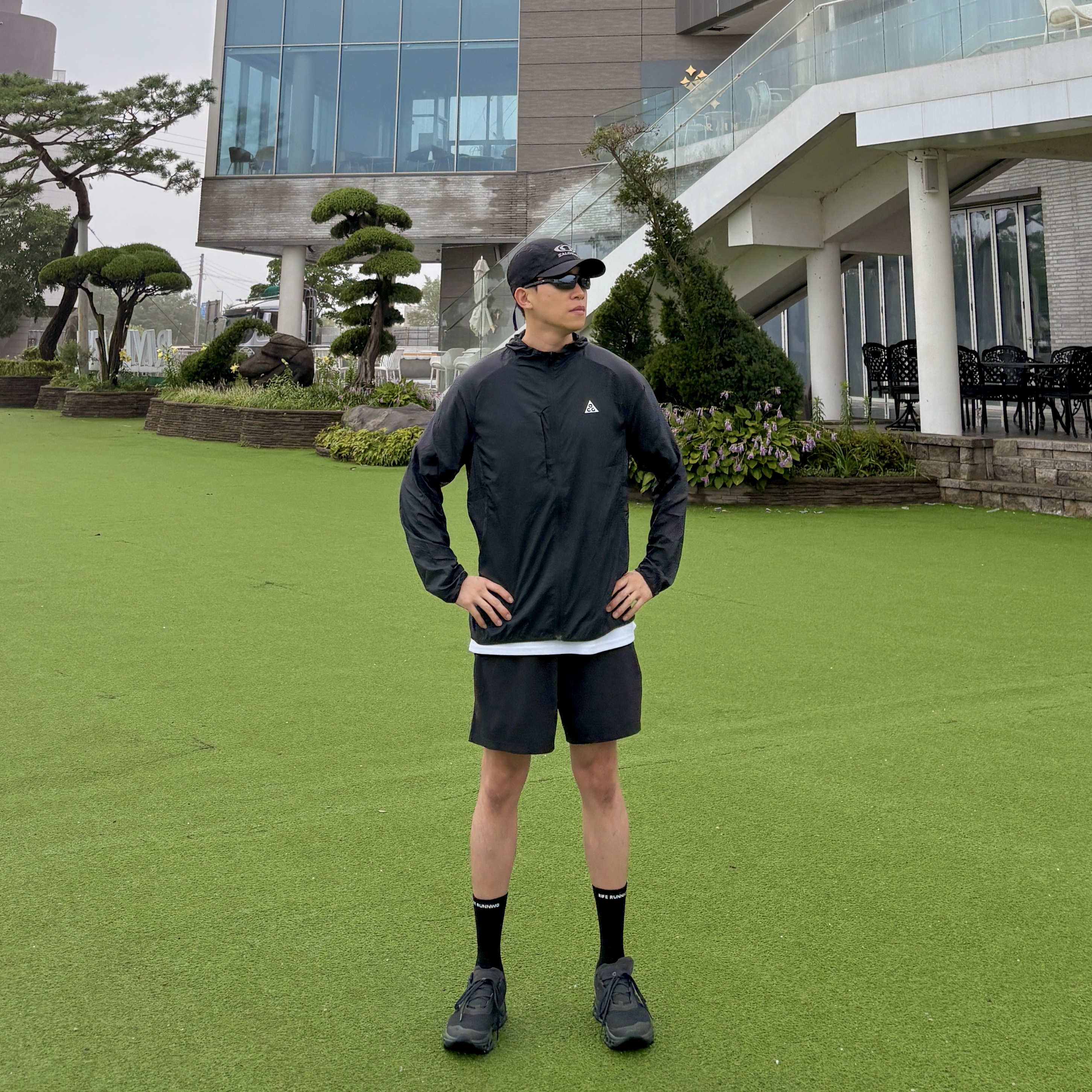 Salomon Link Camp Cap Black, Nike ACG Aireez UV Protection Jacket Black Summit White - Asia 착용 스타일 - 1