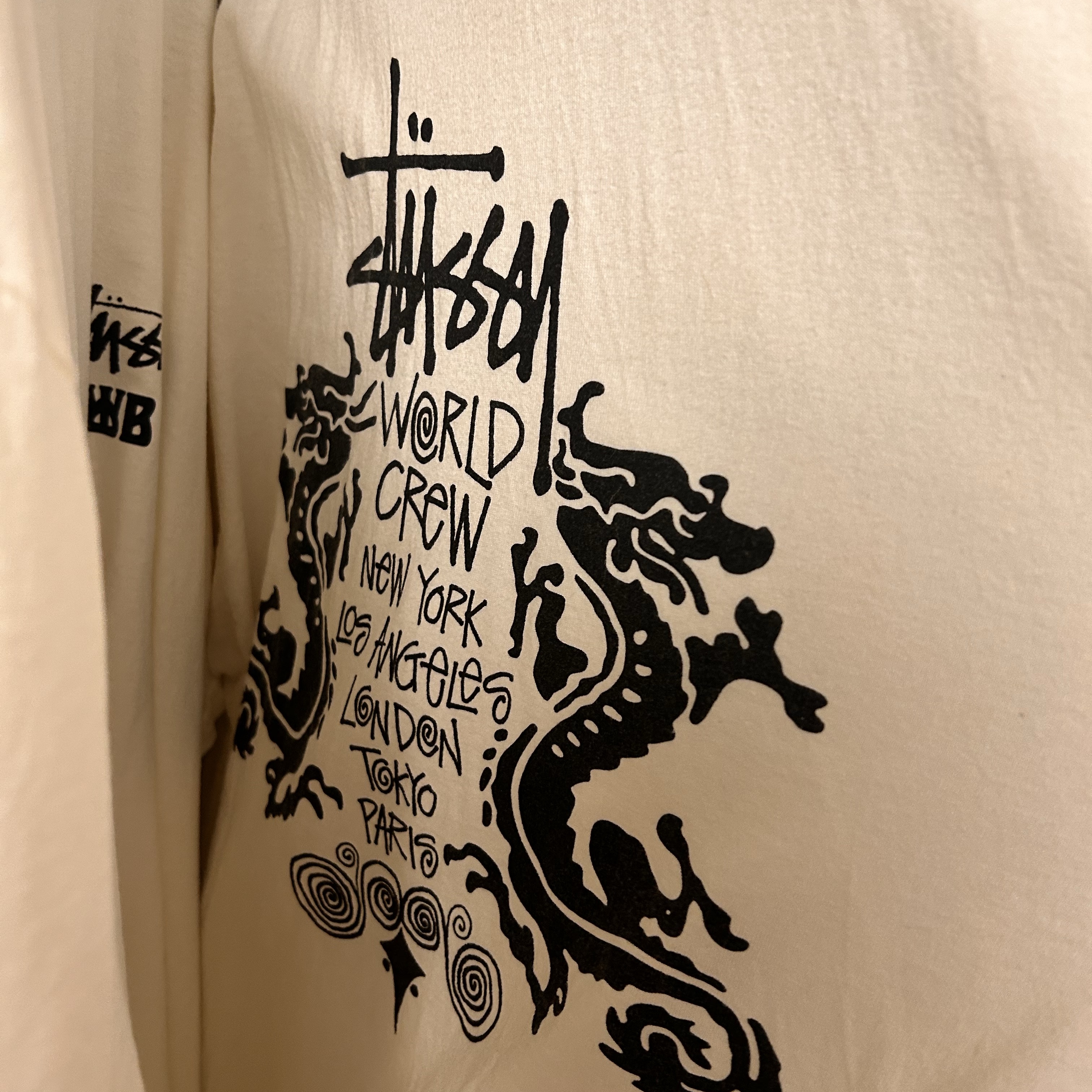 Stussy Stock Seoul T-Shirt White, Stussy Stock London T-Shirt White 착용 스타일 - 5
