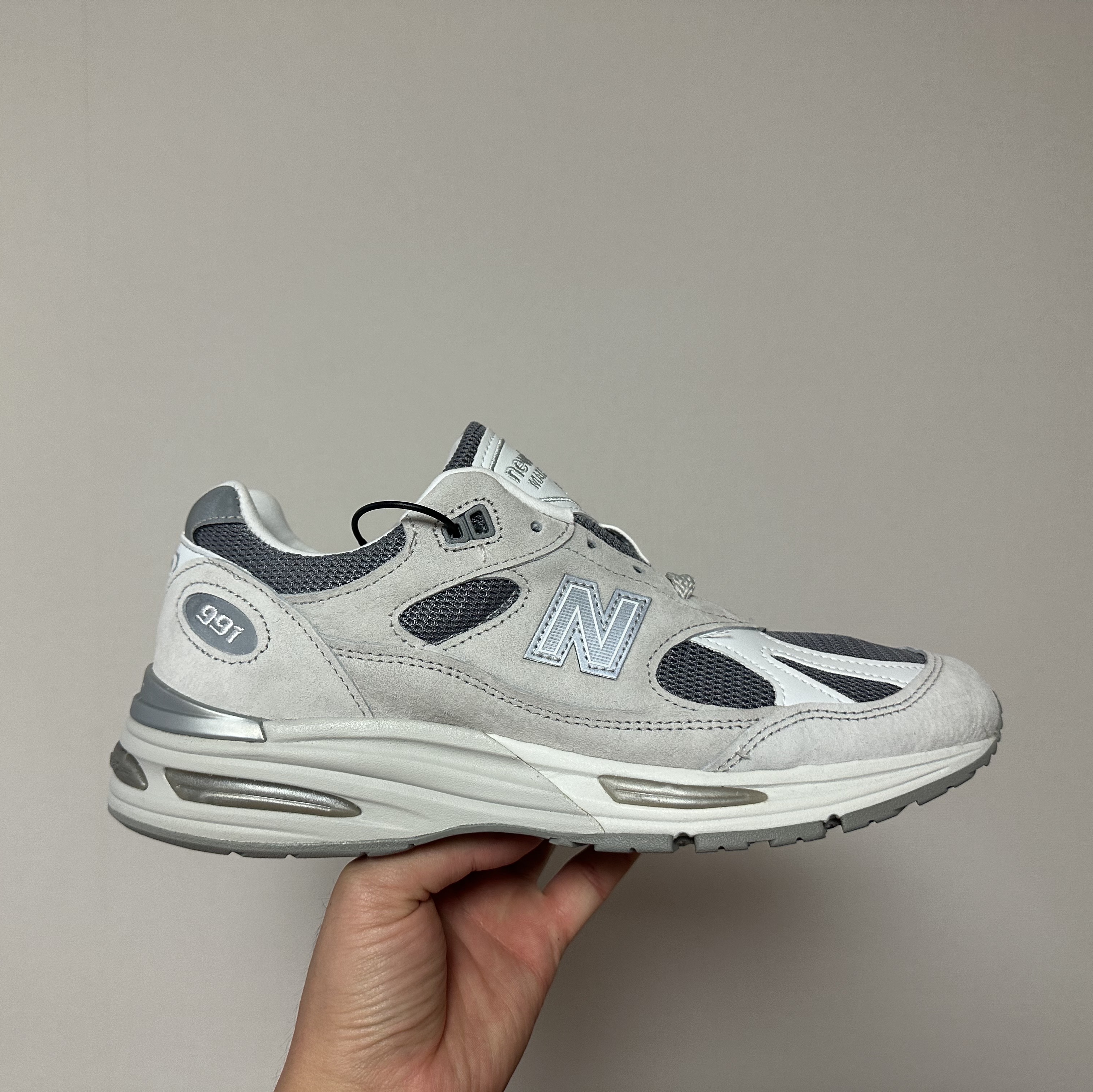 New Balance 991v2 Made in UK Nimbus Cloud Cool Grey - D Standard 착용 스타일