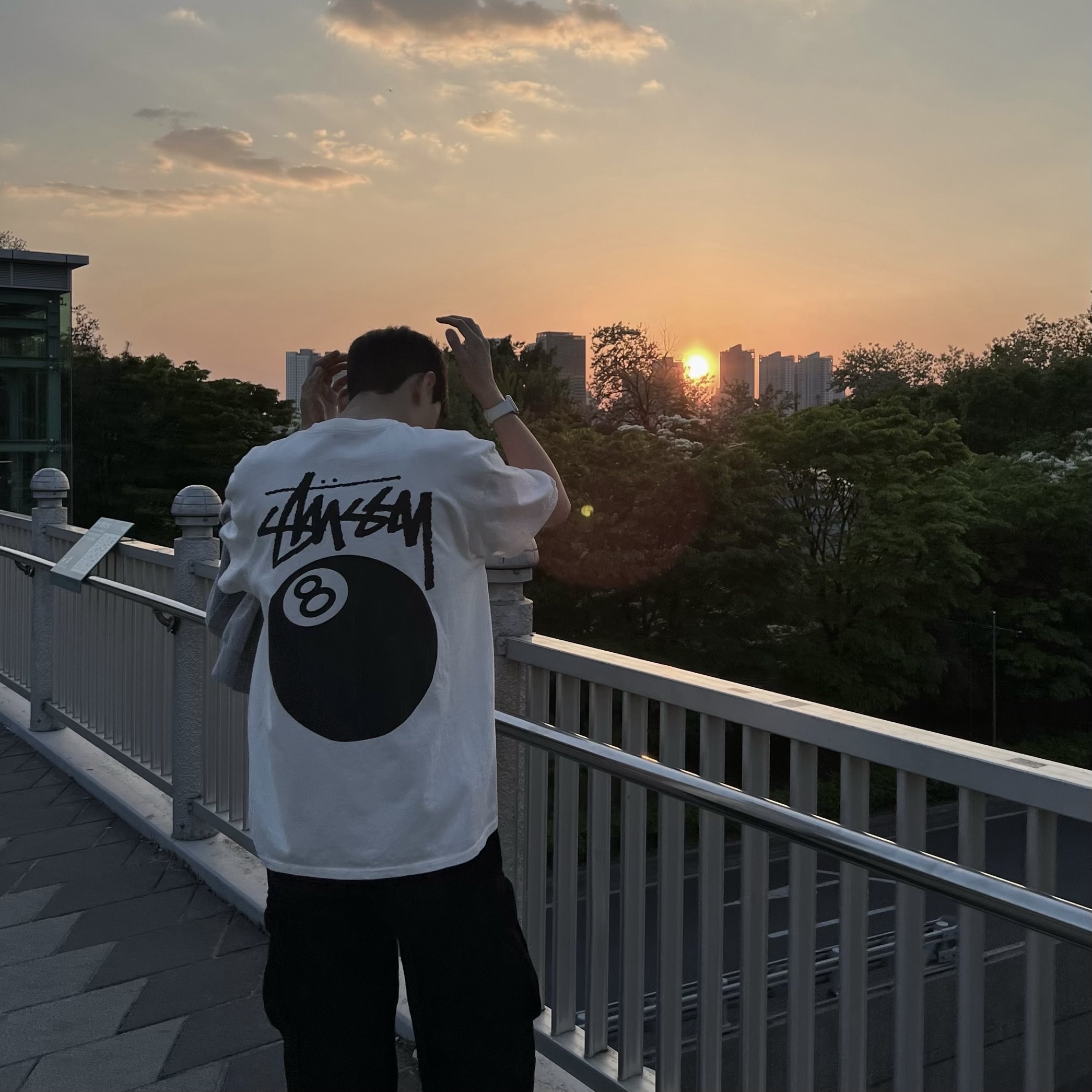 Stussy 8 Ball Pigment Dyed T-Shirt Natural 착용 스타일 - 1