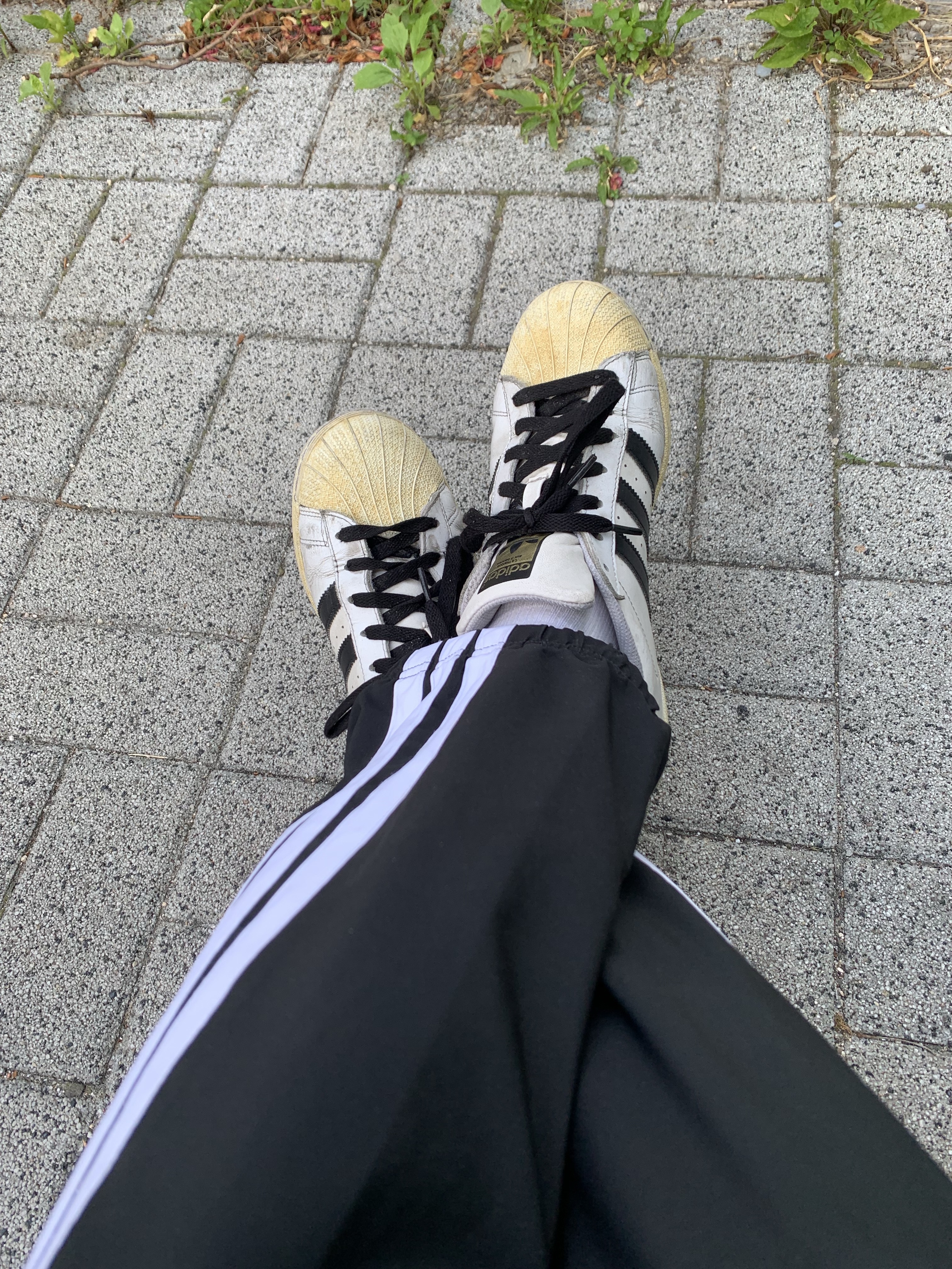 Adidas Superstar White Black 착용 스타일 - 1