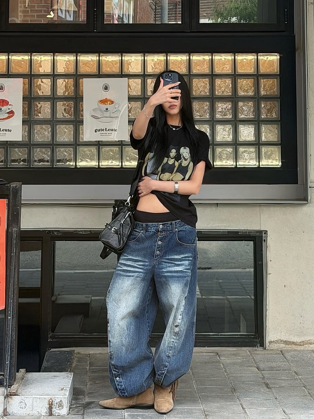 [트리플적립] PACOSPLY Dolly T-Shirts White, [트리플적립] PACOSPLY Dolly T-Shirts Black 착용 스타일