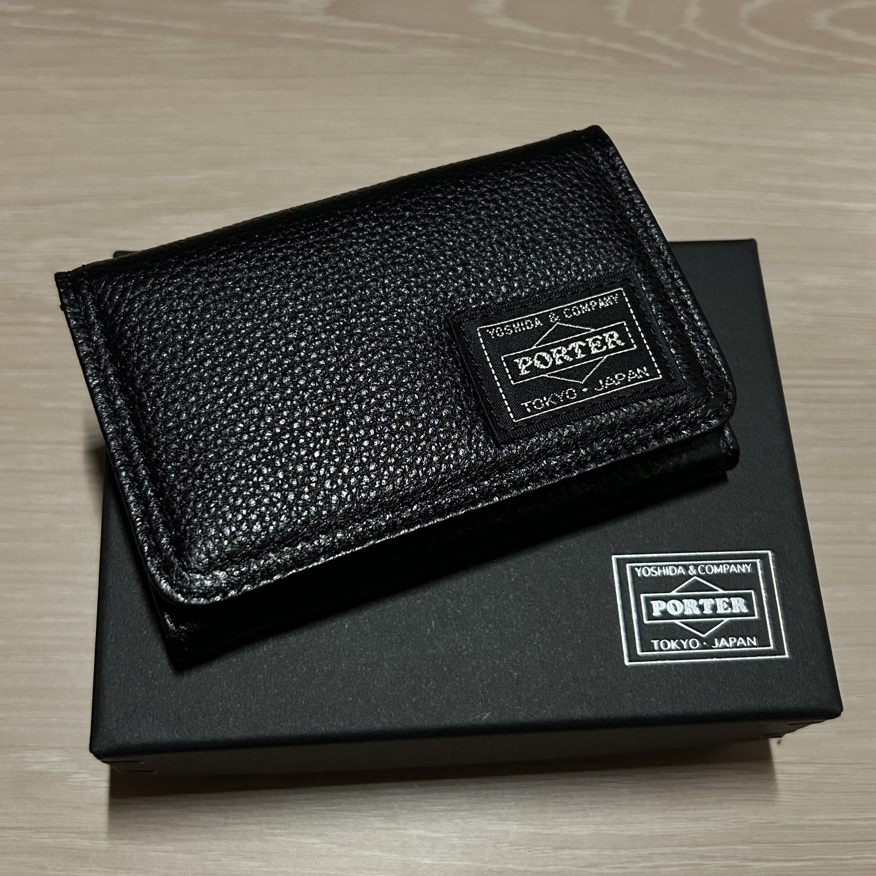Porter Calm Card Case Black 착용 스타일 - 1